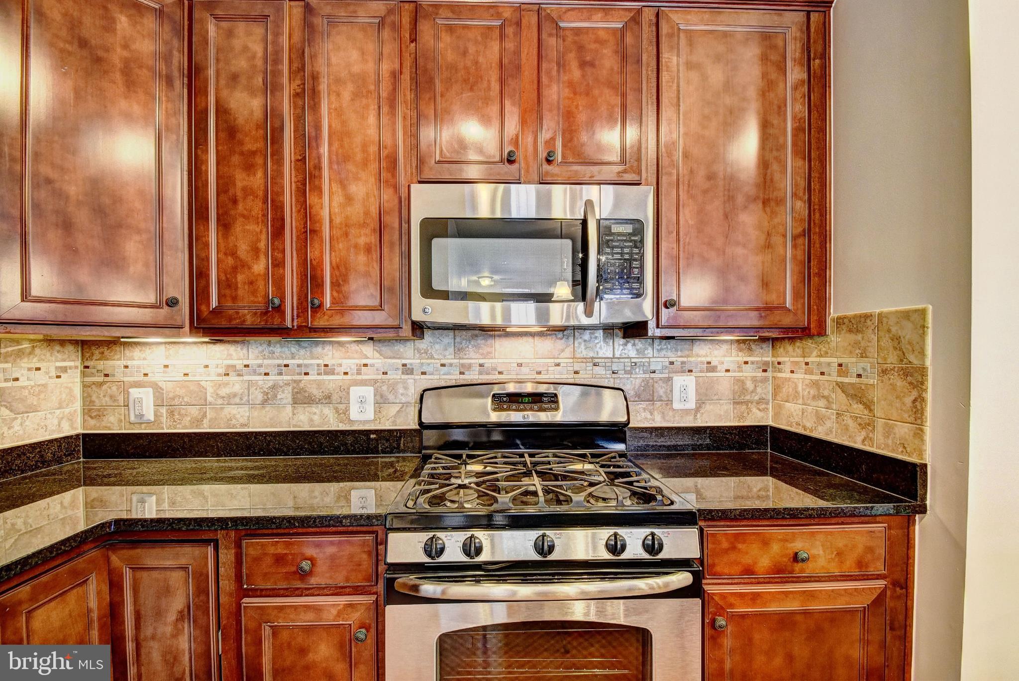 RESIDENCES AT DULLES PRK - Residential Lease