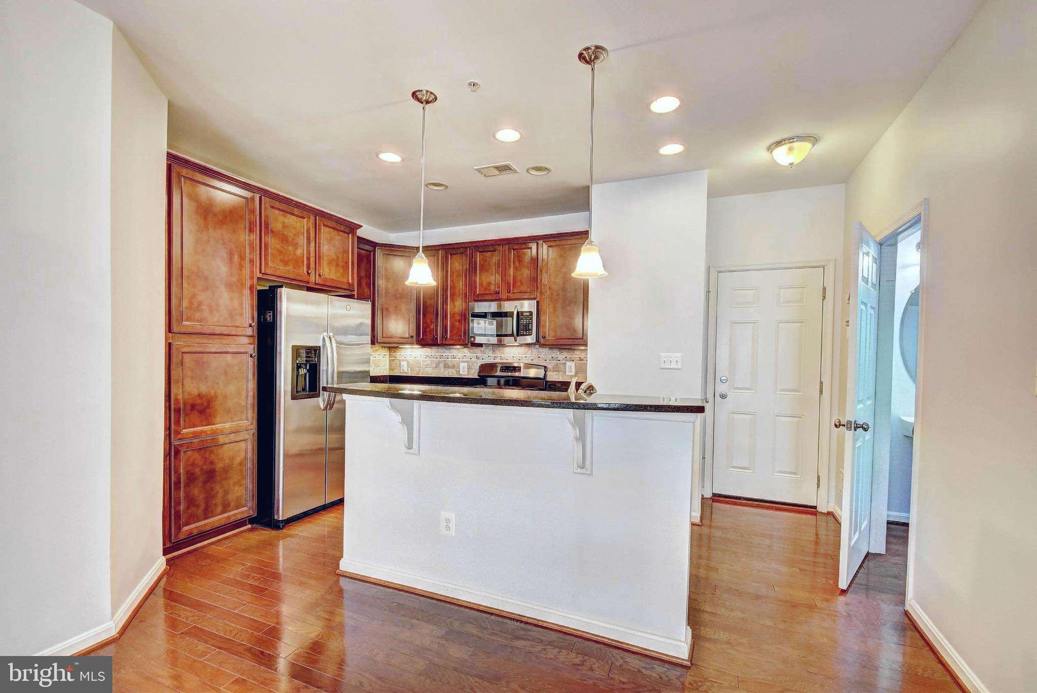 RESIDENCES AT DULLES PRK - Residential Lease