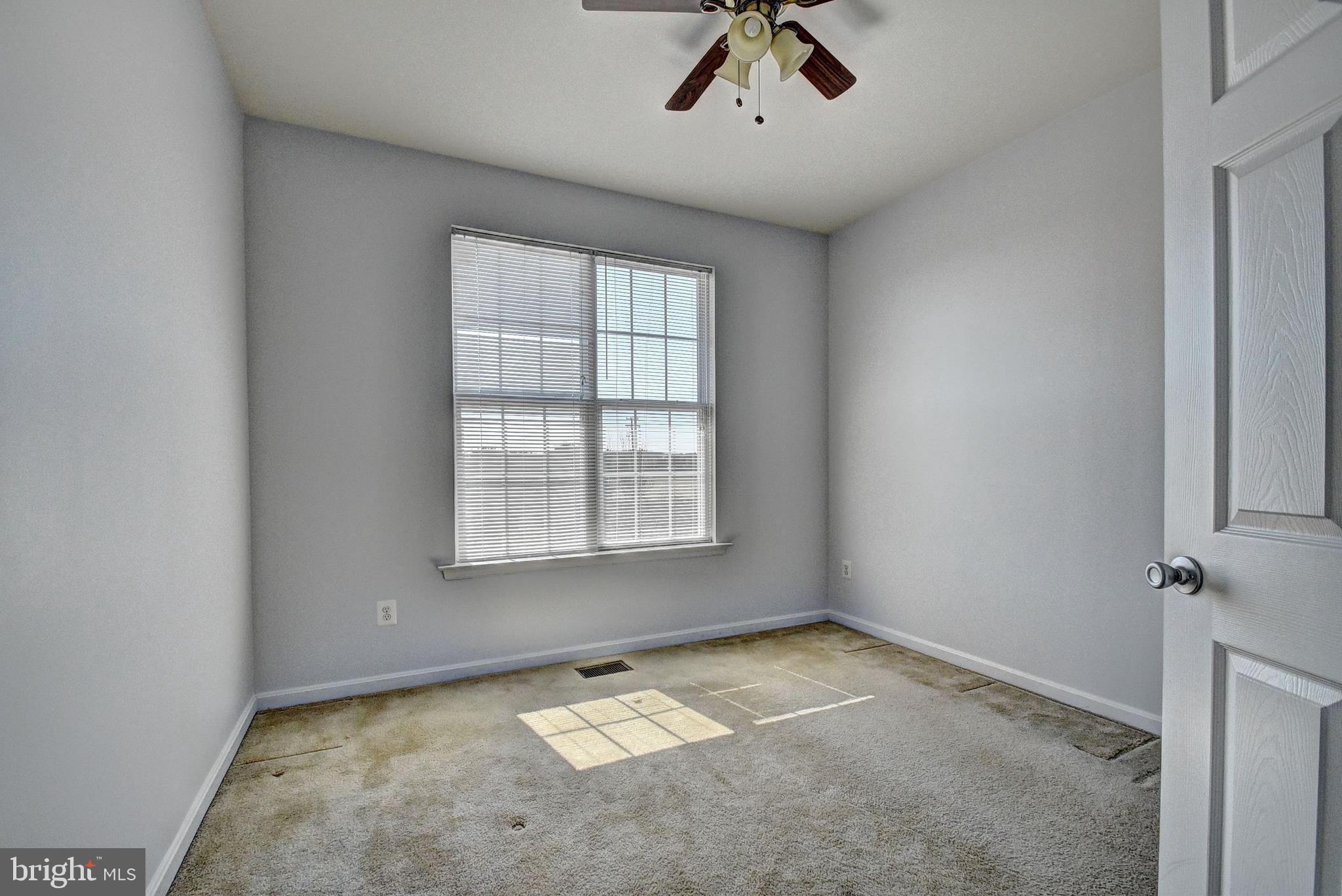 RESIDENCES AT DULLES PRK - Residential Lease