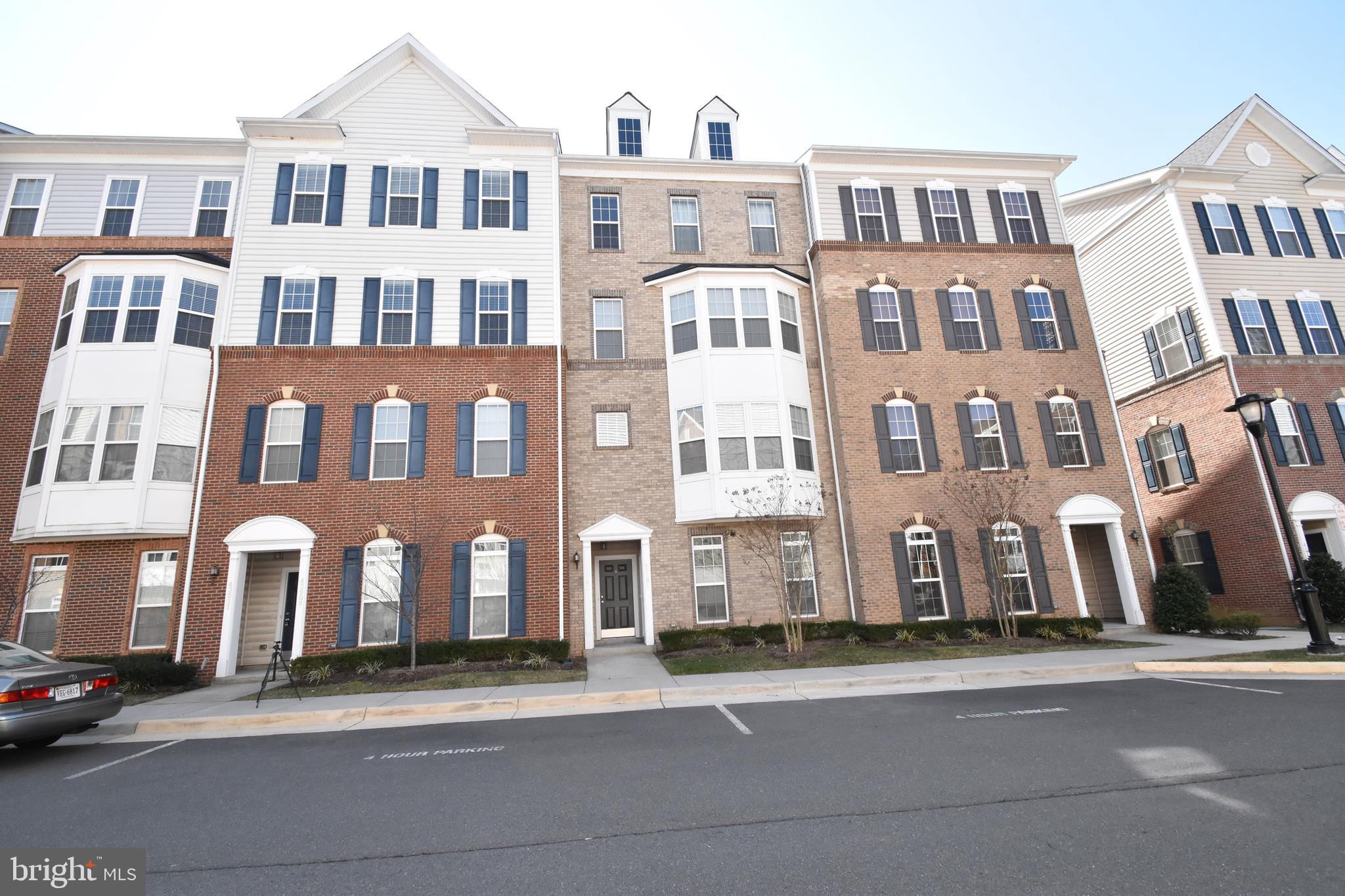 RESIDENCES AT DULLES PRK - Residential Lease