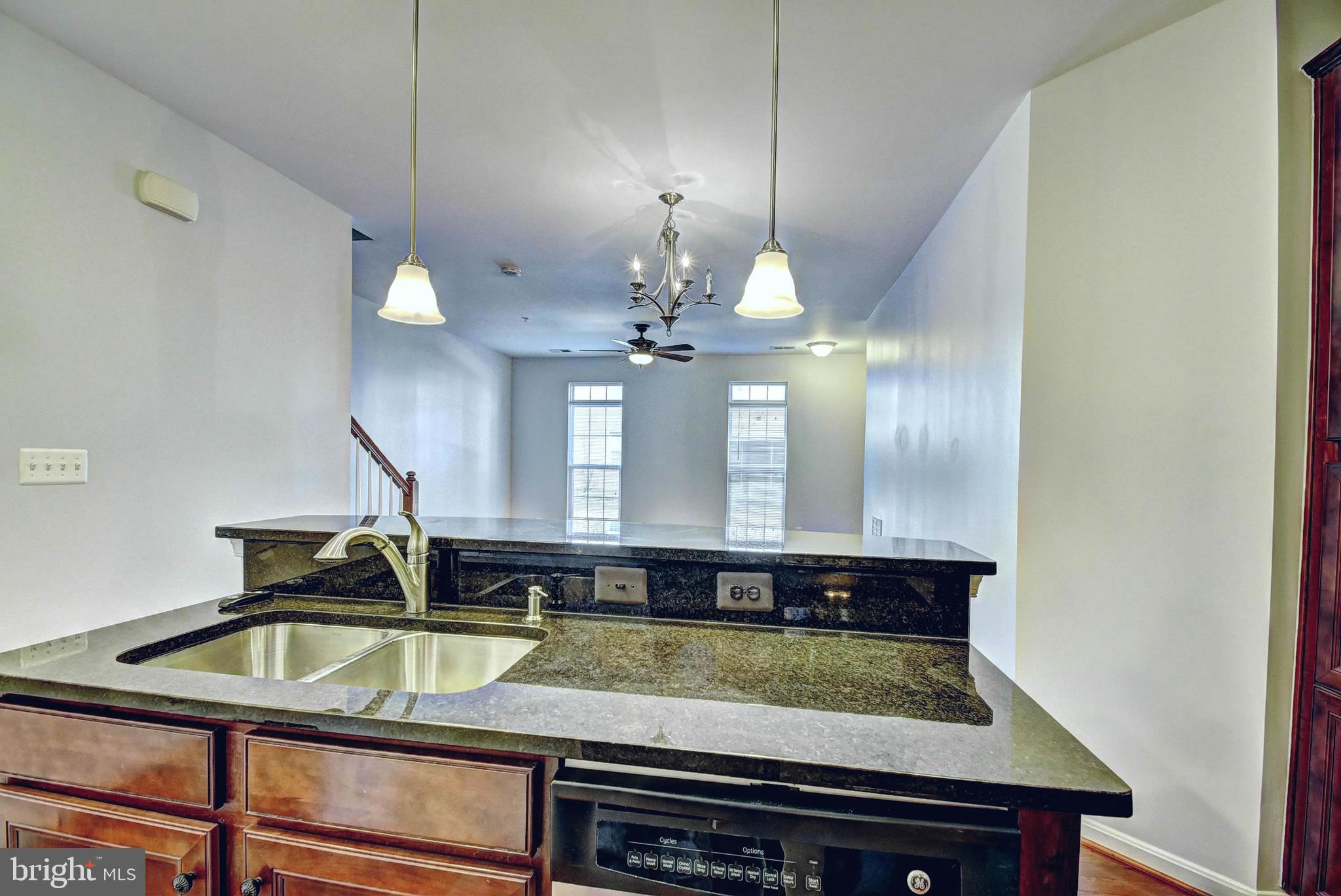 RESIDENCES AT DULLES PRK - Residential Lease