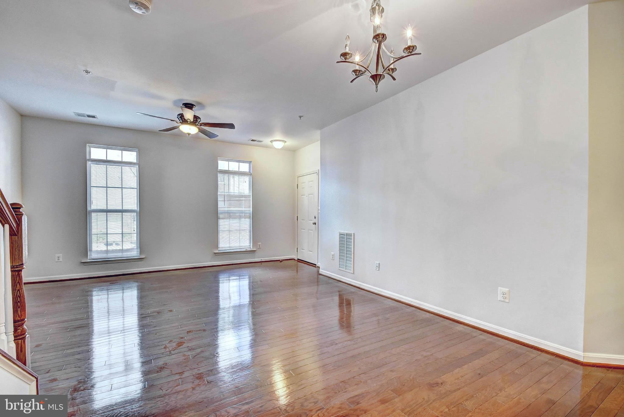 RESIDENCES AT DULLES PRK - Residential Lease