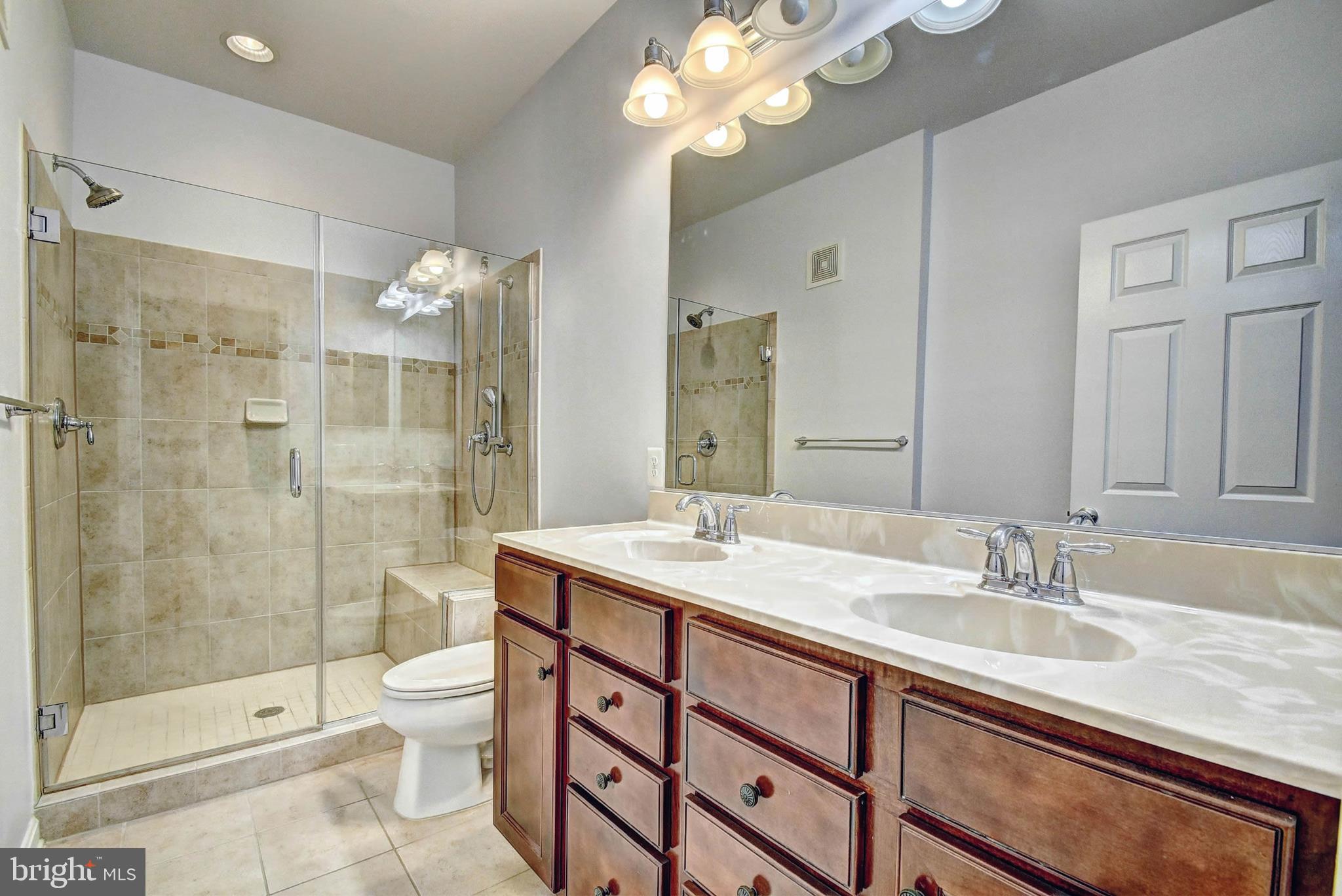 RESIDENCES AT DULLES PRK - Residential Lease