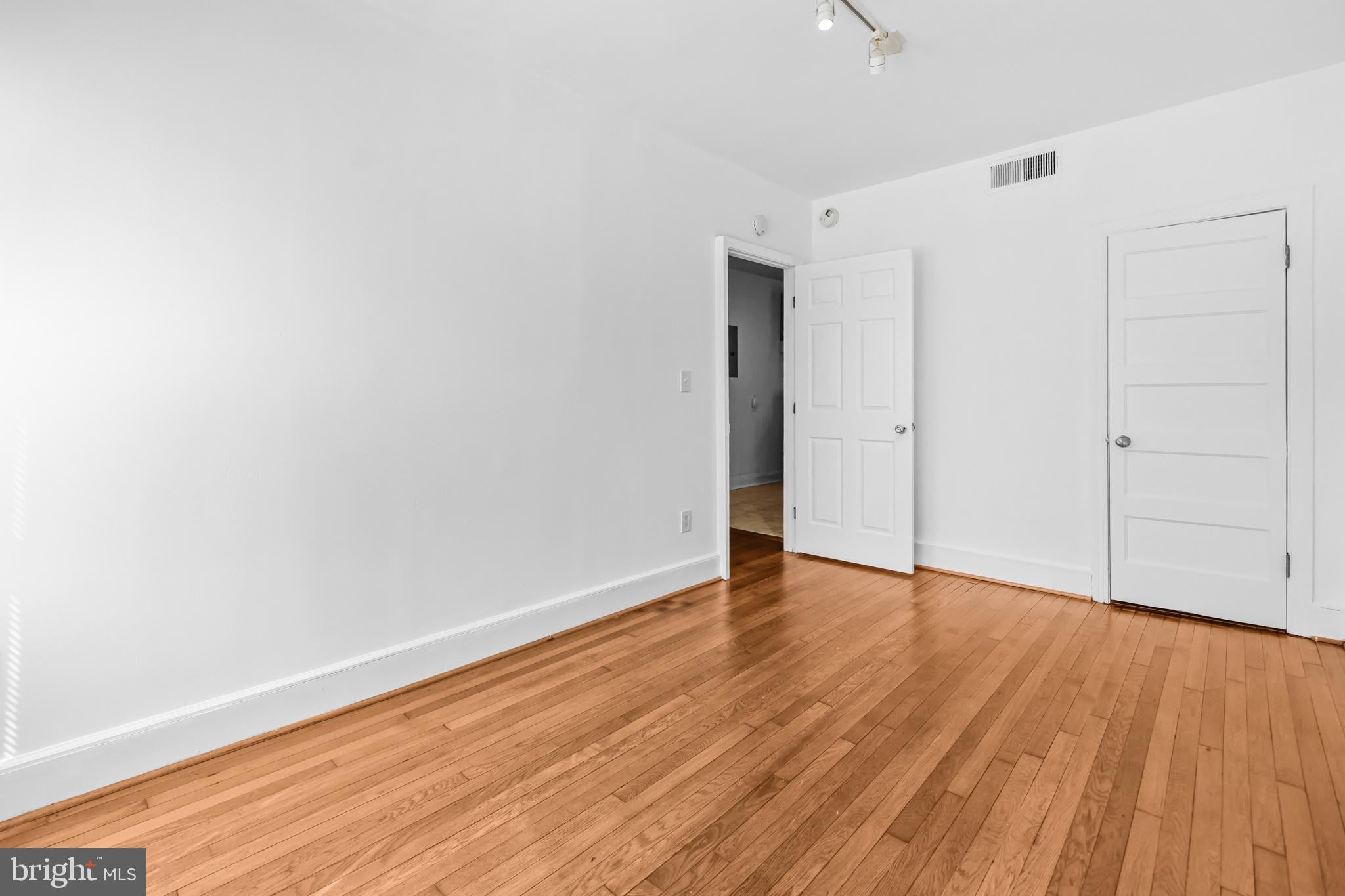 1508 V STREET SE 1