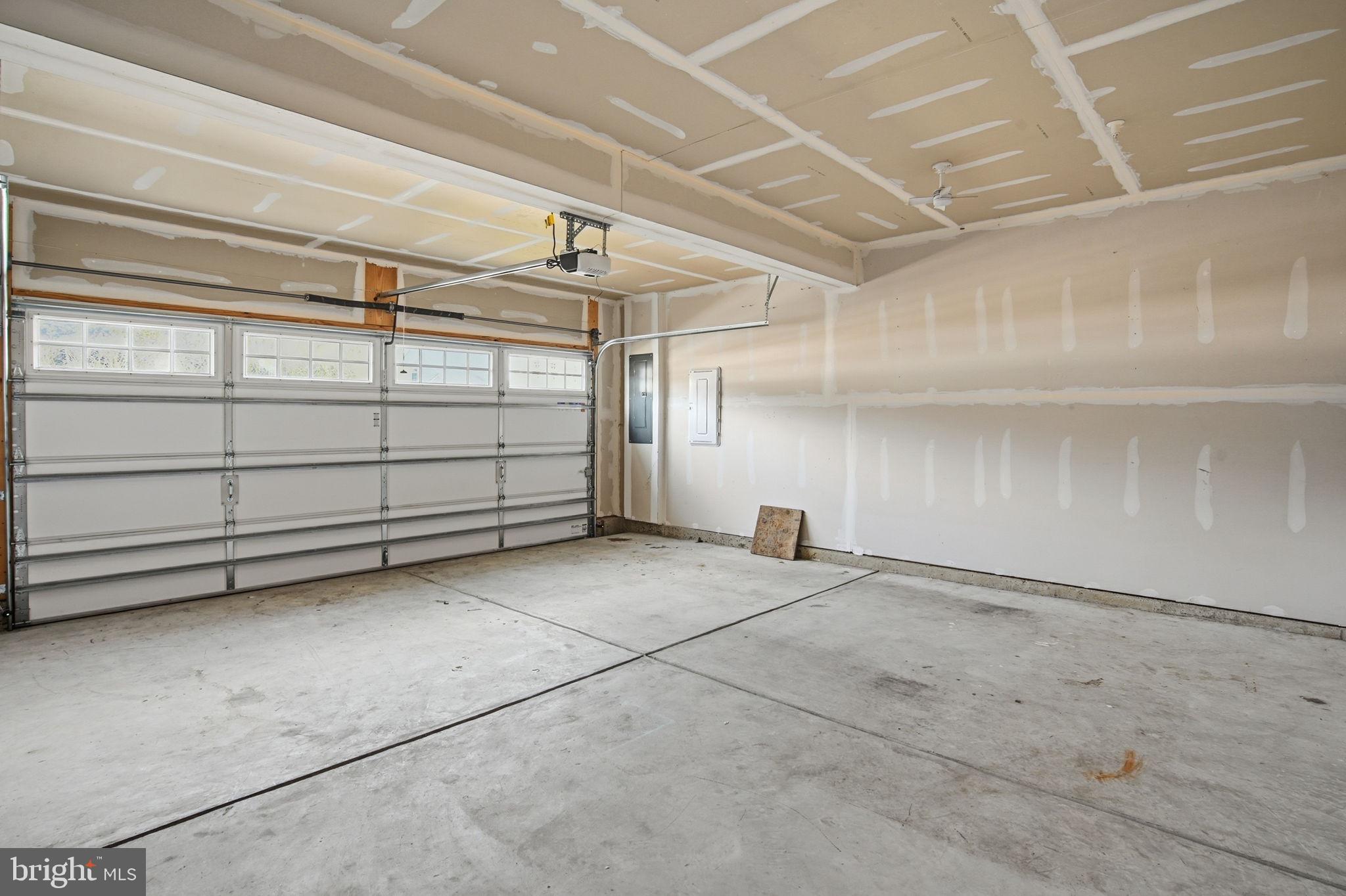 PERRY'S RETREAT - Residential Lease