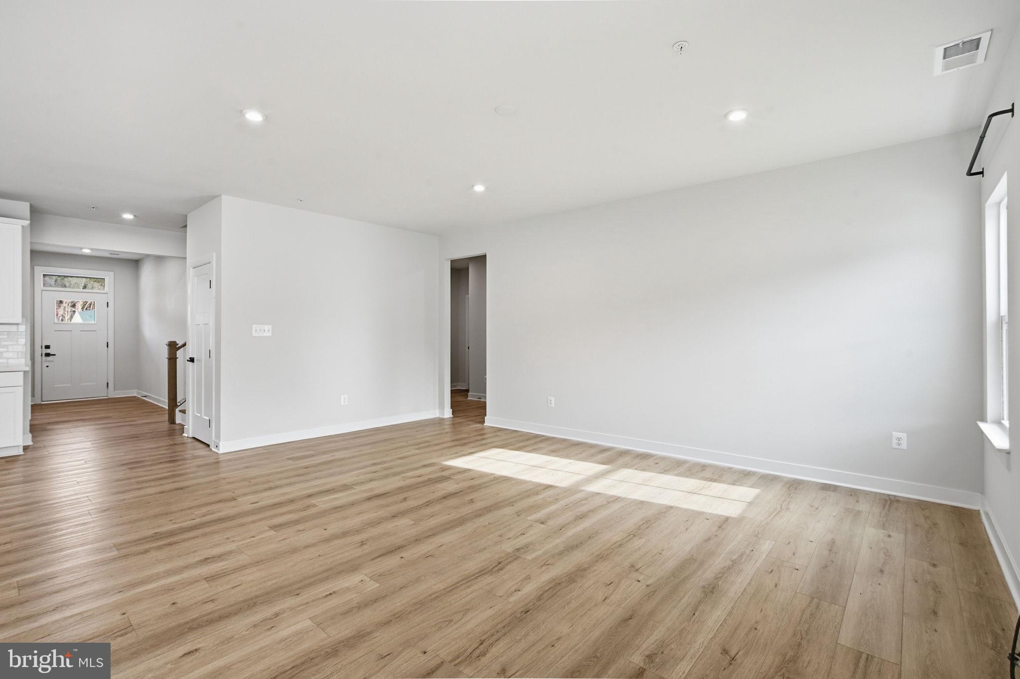 PERRY'S RETREAT - Residential Lease