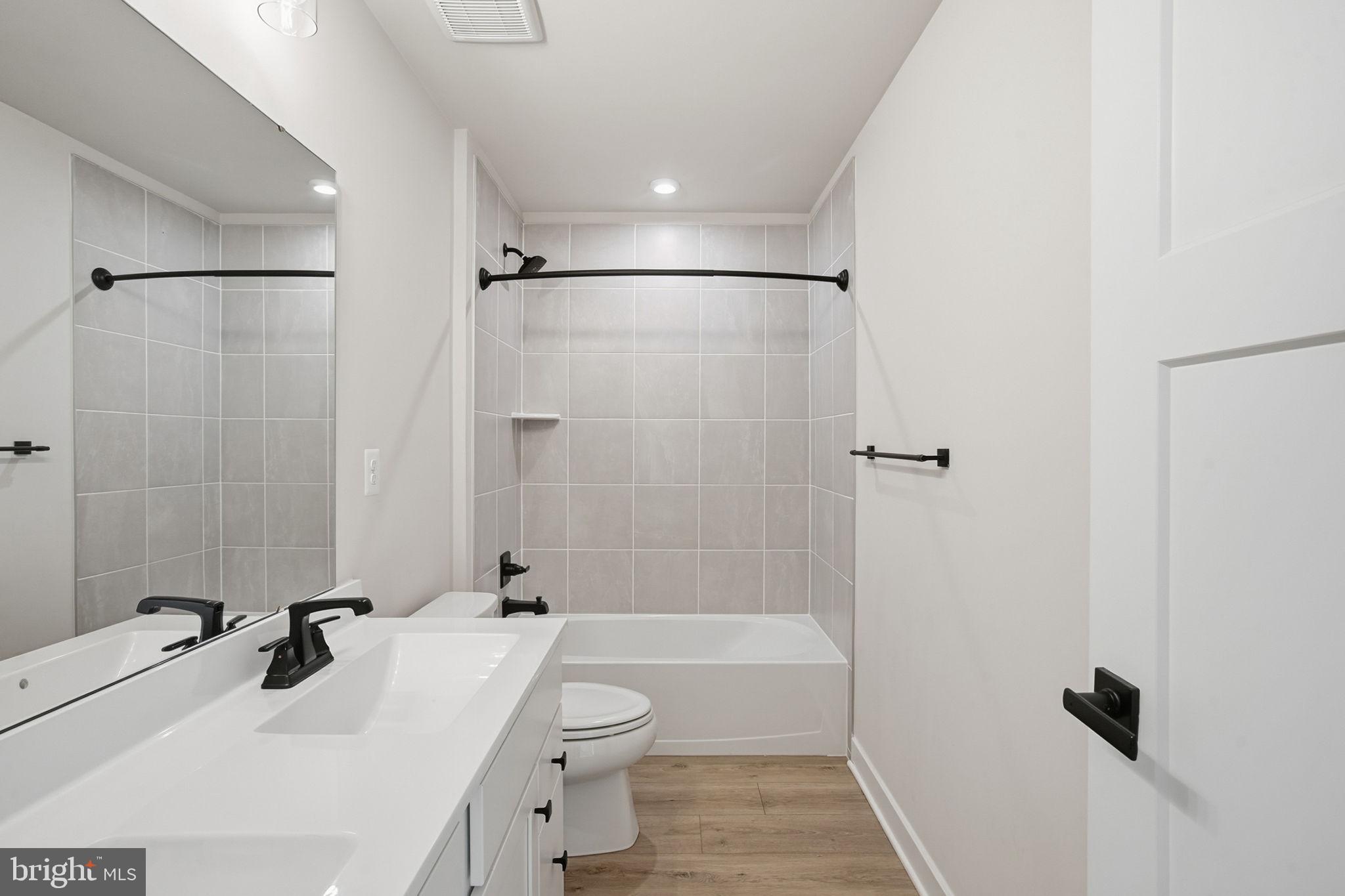 PERRY'S RETREAT - Residential Lease