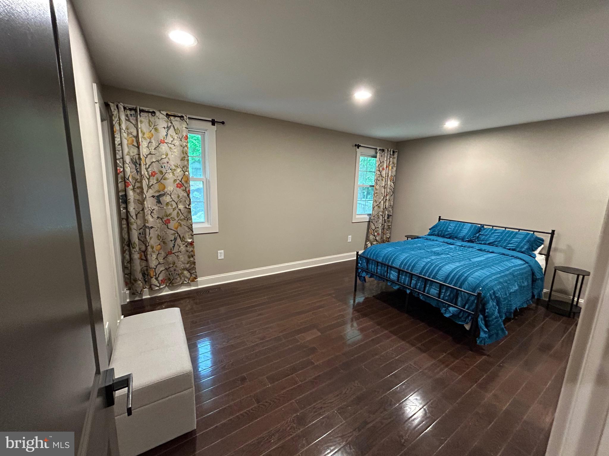 HILLSMERE SHORES - Residential