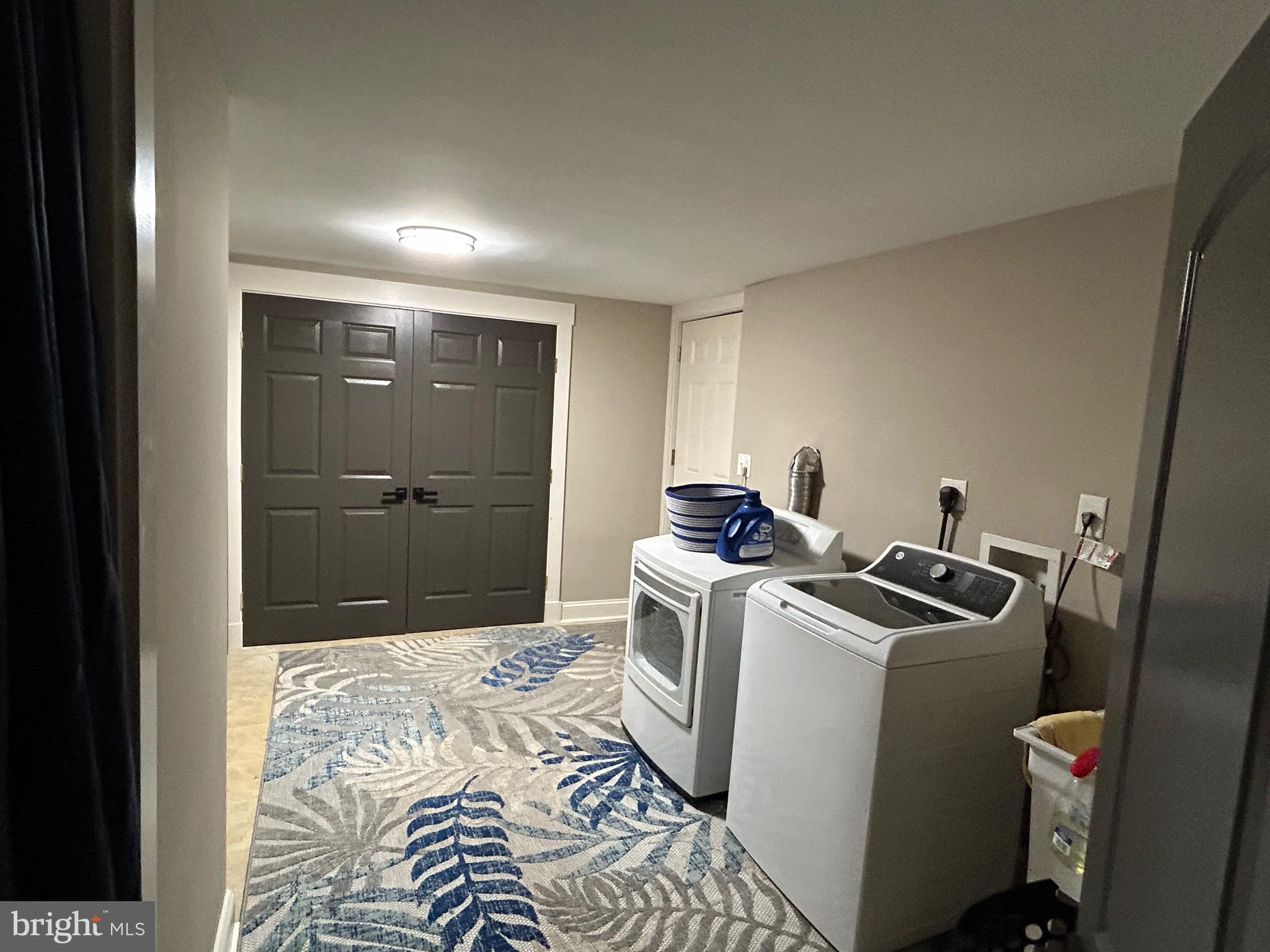 HILLSMERE SHORES - Residential