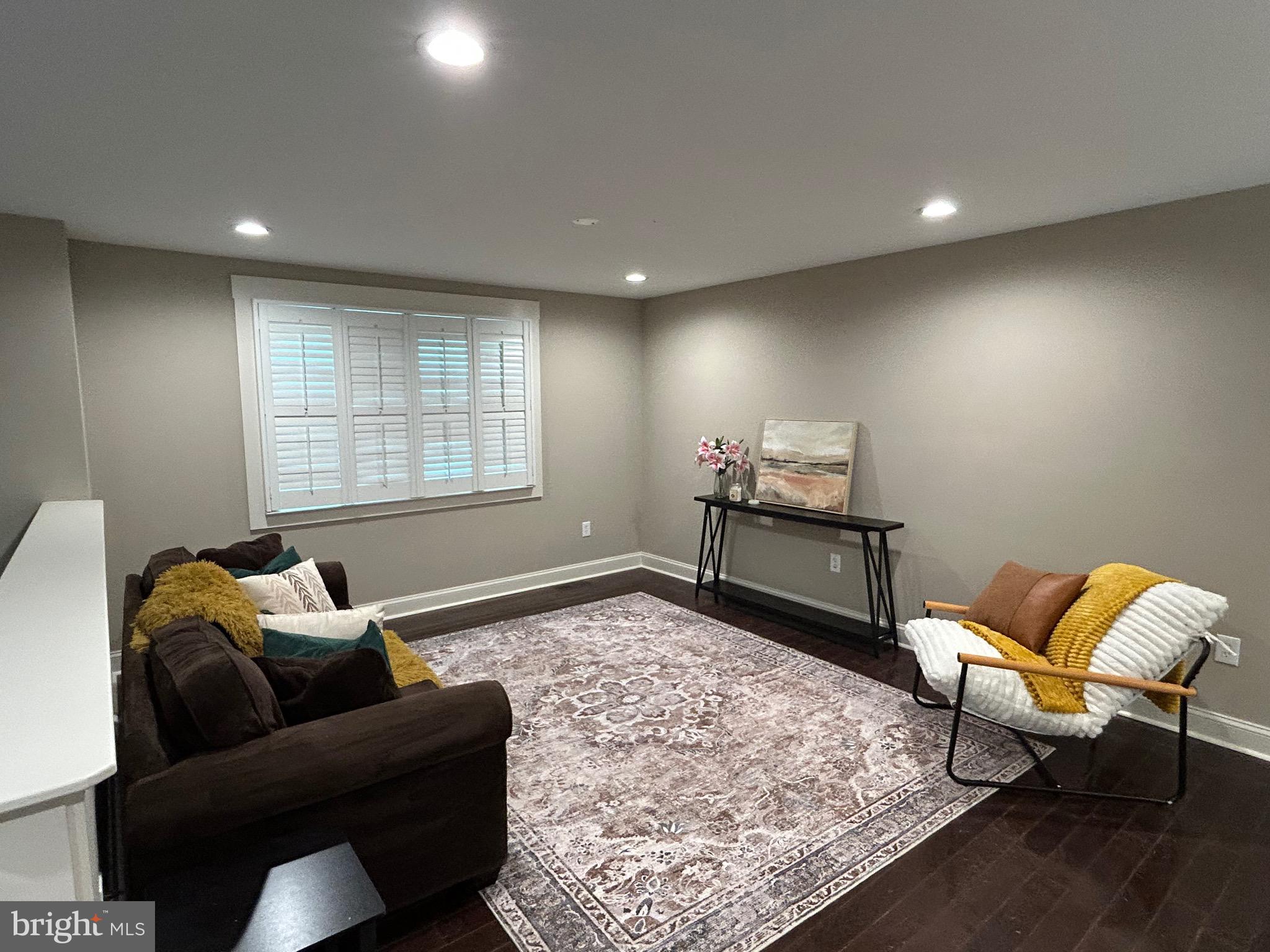 HILLSMERE SHORES - Residential