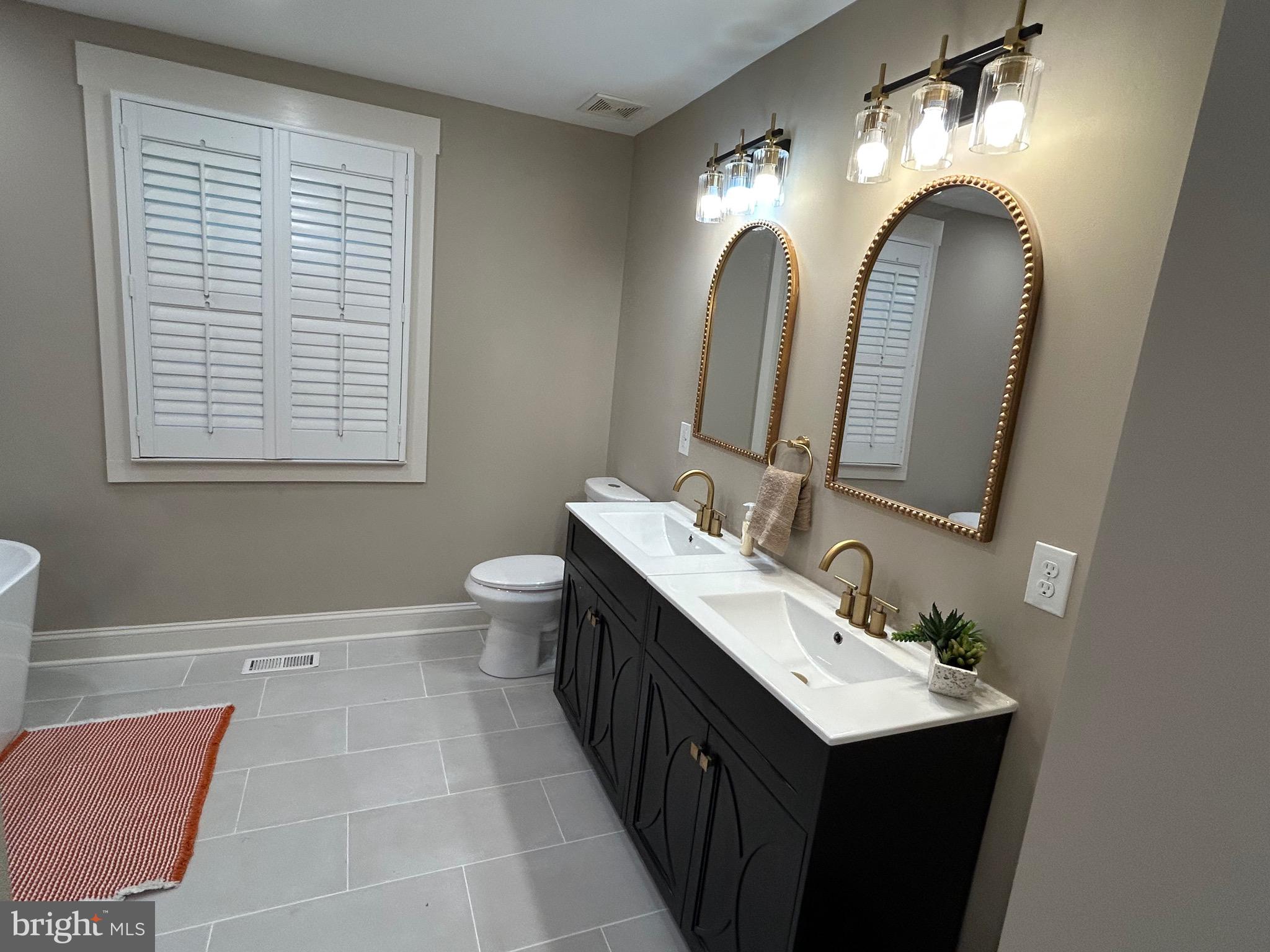 HILLSMERE SHORES - Residential