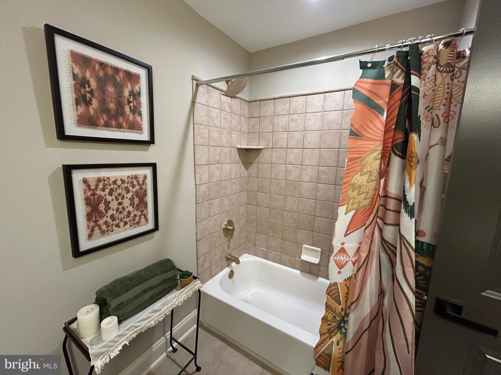 HILLSMERE SHORES - Residential