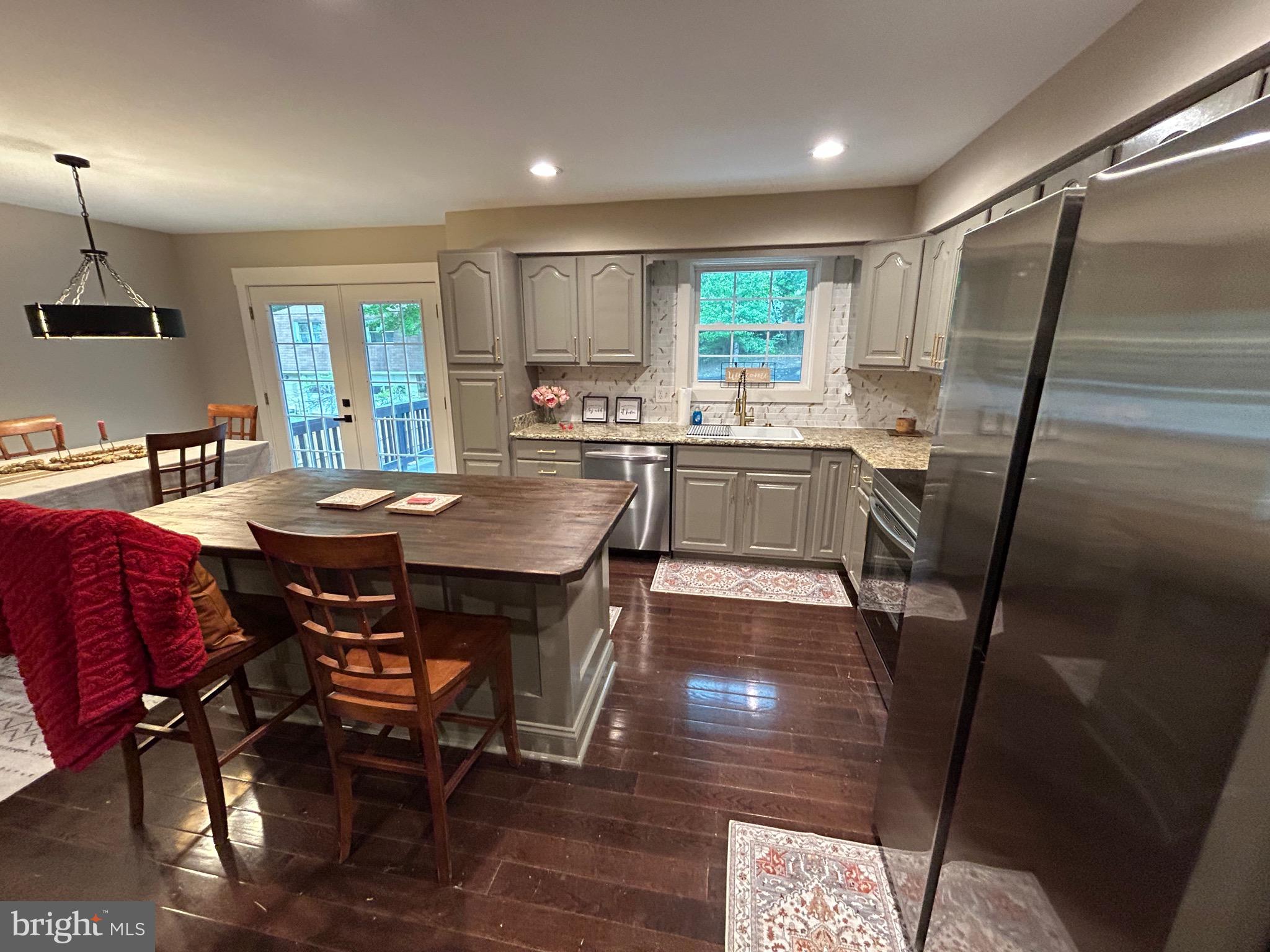 HILLSMERE SHORES - Residential