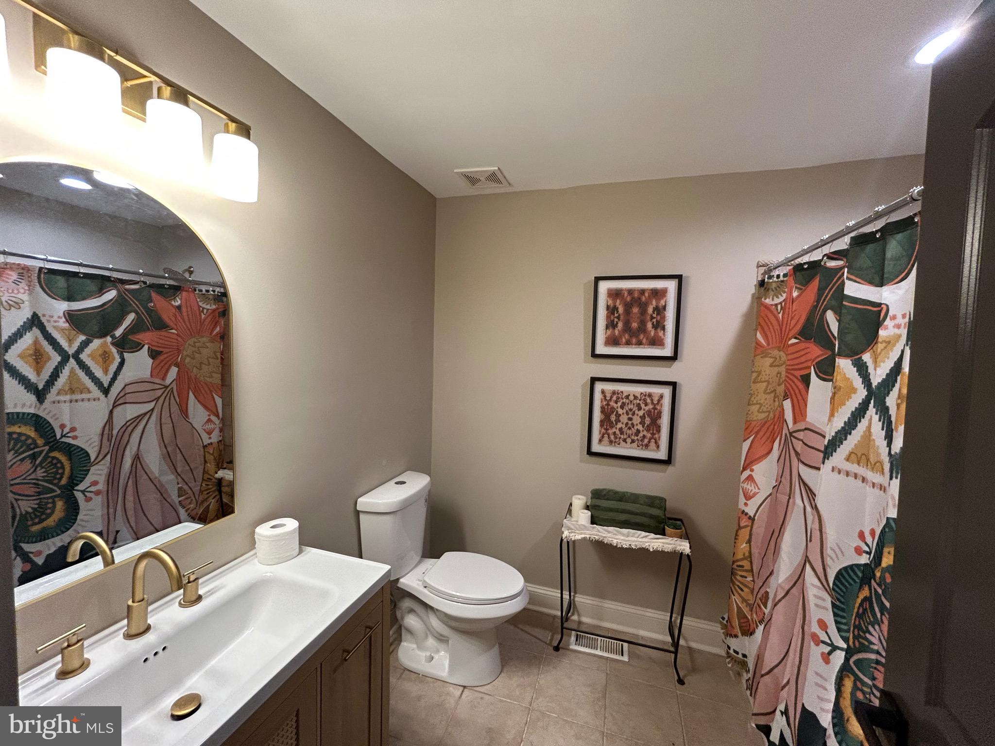 HILLSMERE SHORES - Residential