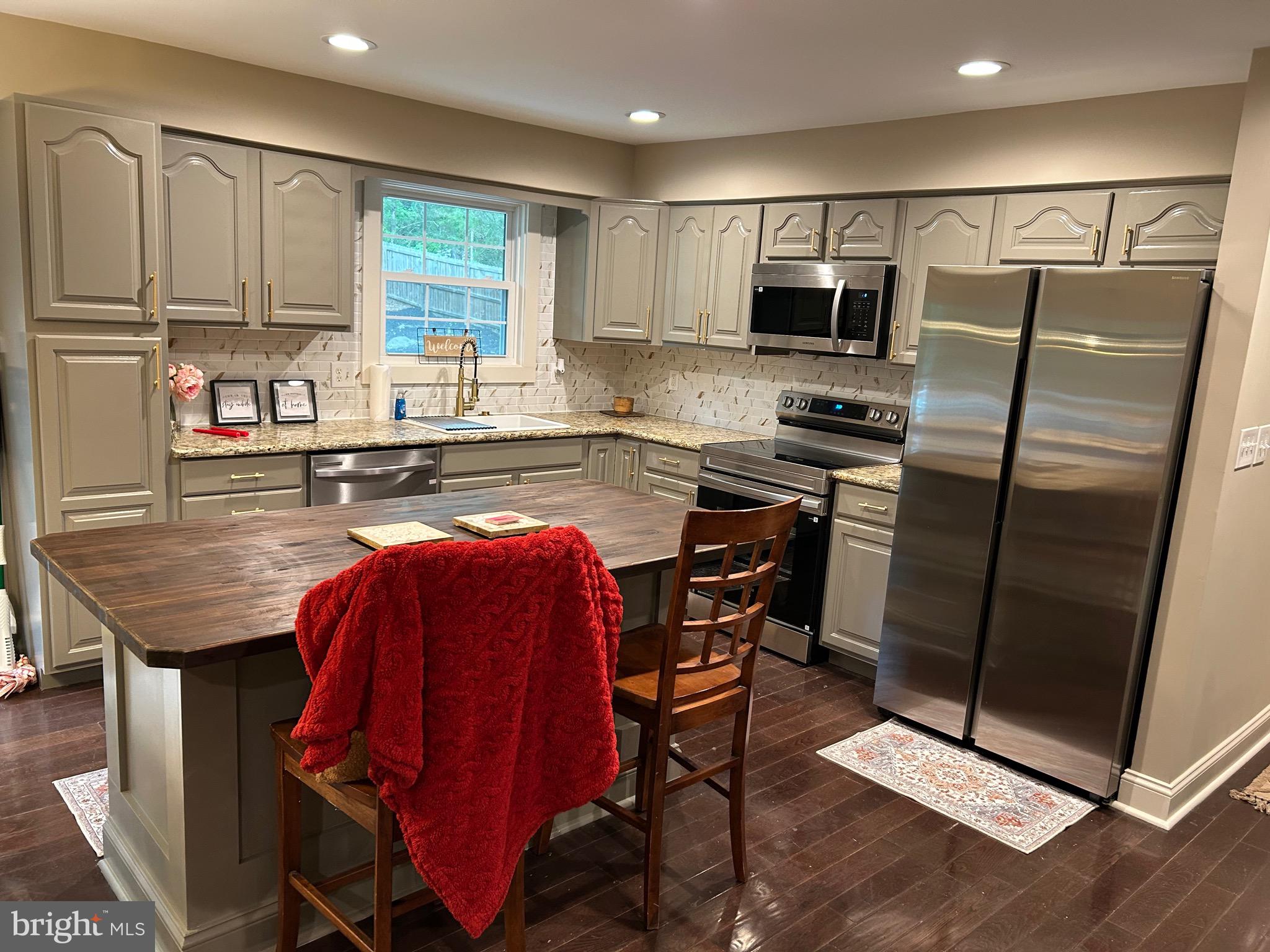 HILLSMERE SHORES - Residential