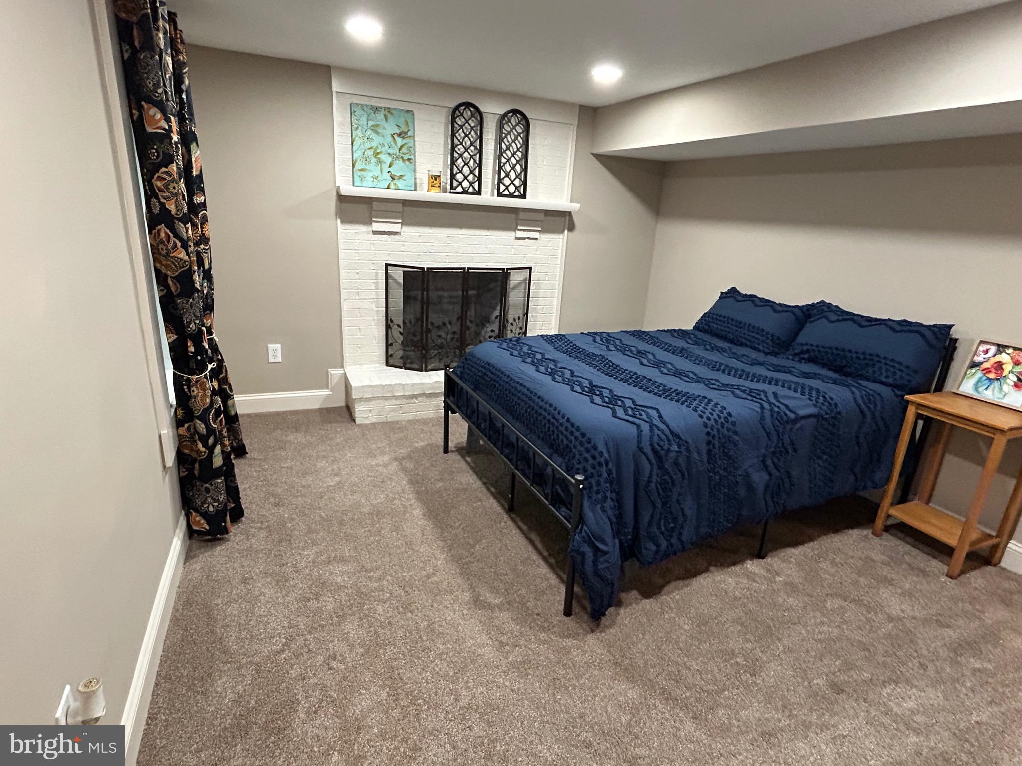 HILLSMERE SHORES - Residential