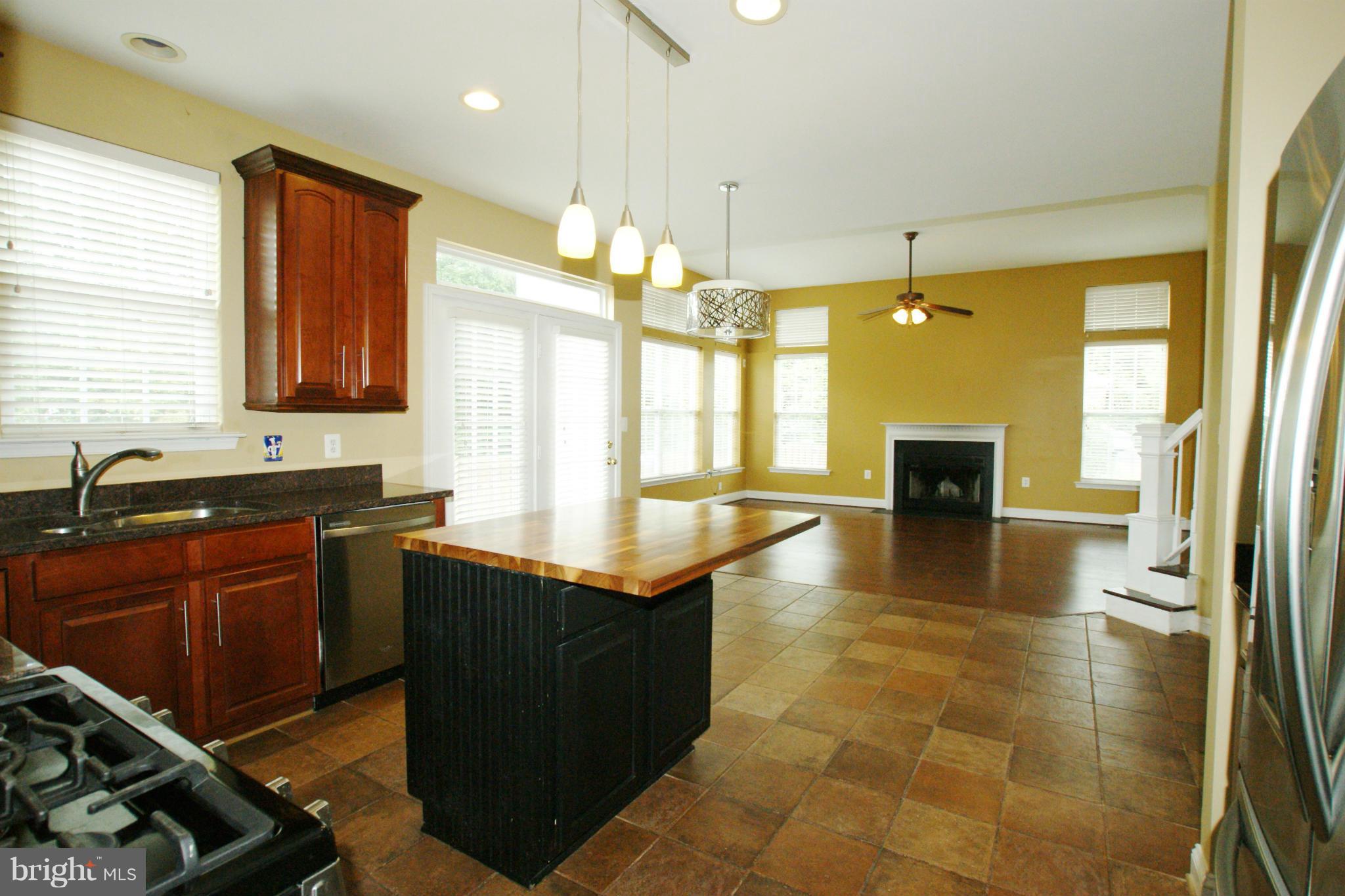 POTOMAC CROSSING - Residential Lease