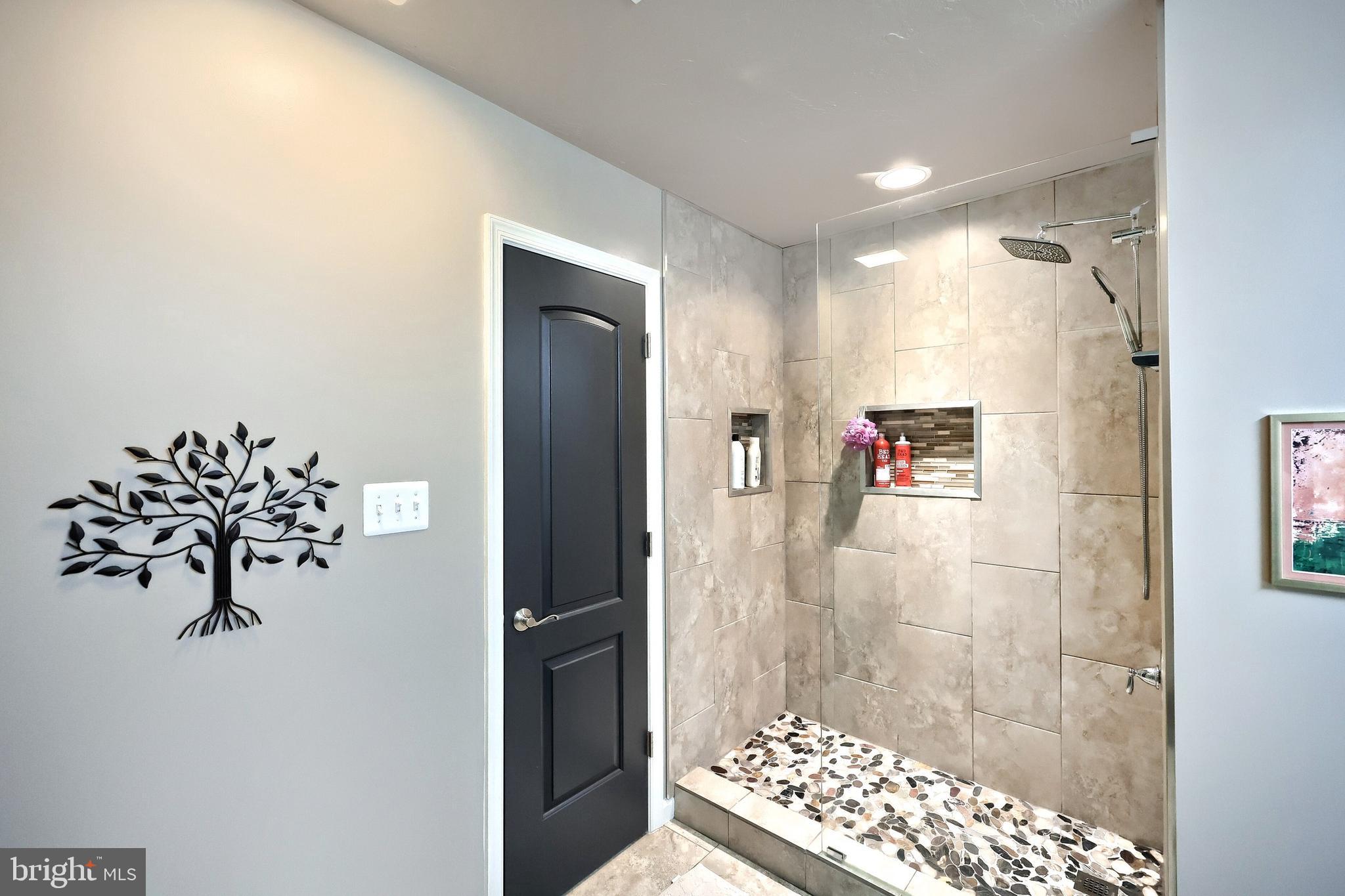 JACKSON HEIGHTS - Residential