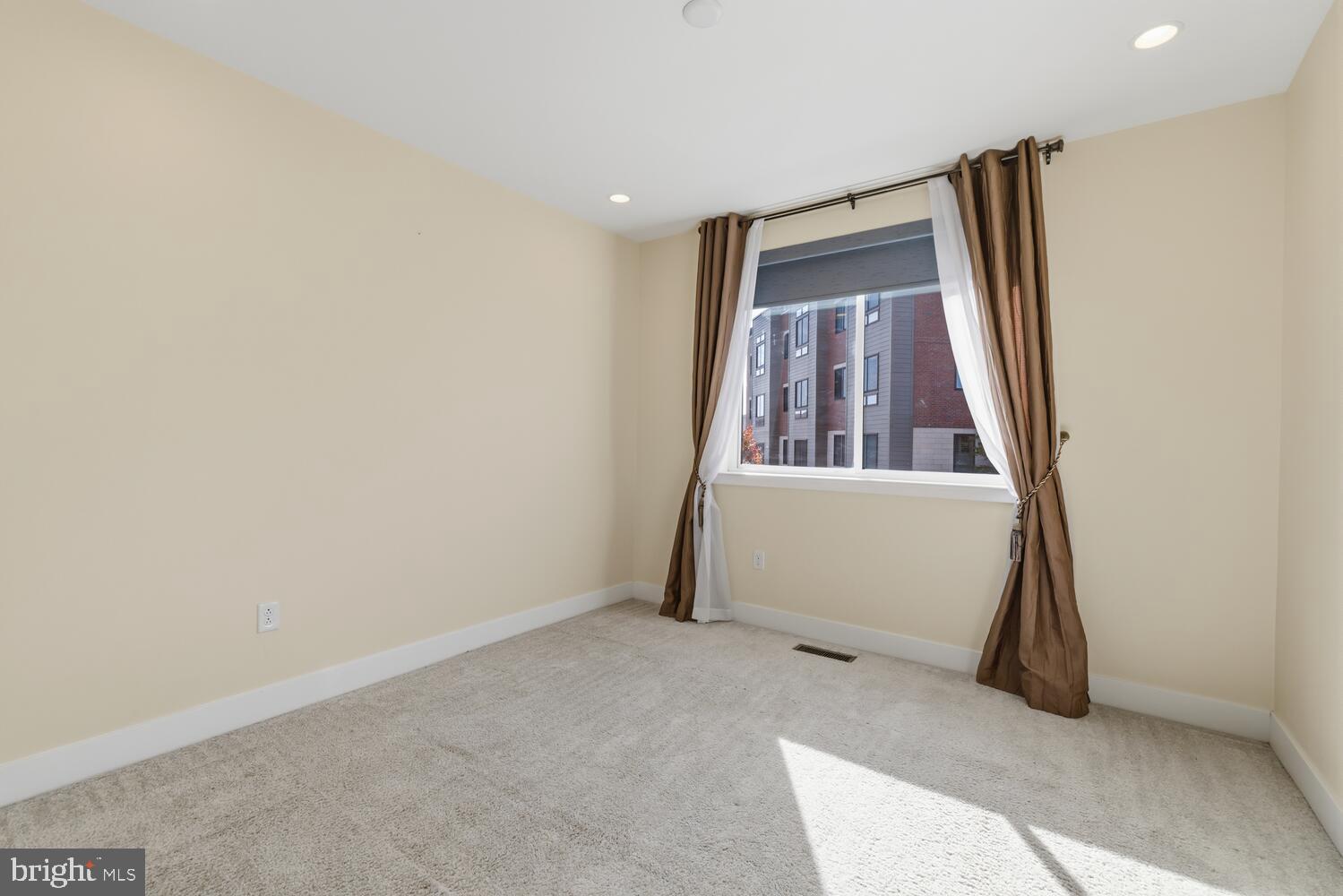 BROWNSTONES AT VF - Residential