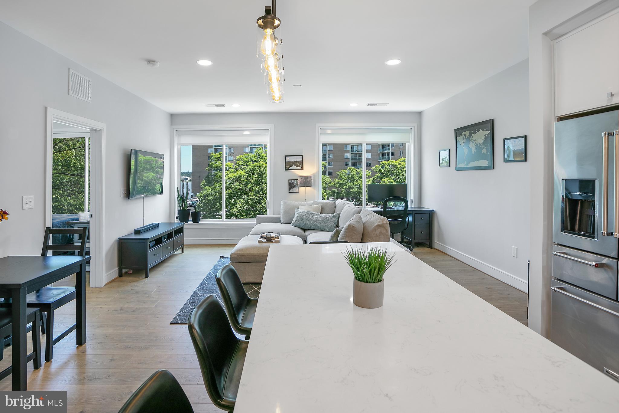 635 SLATERS LANE 105