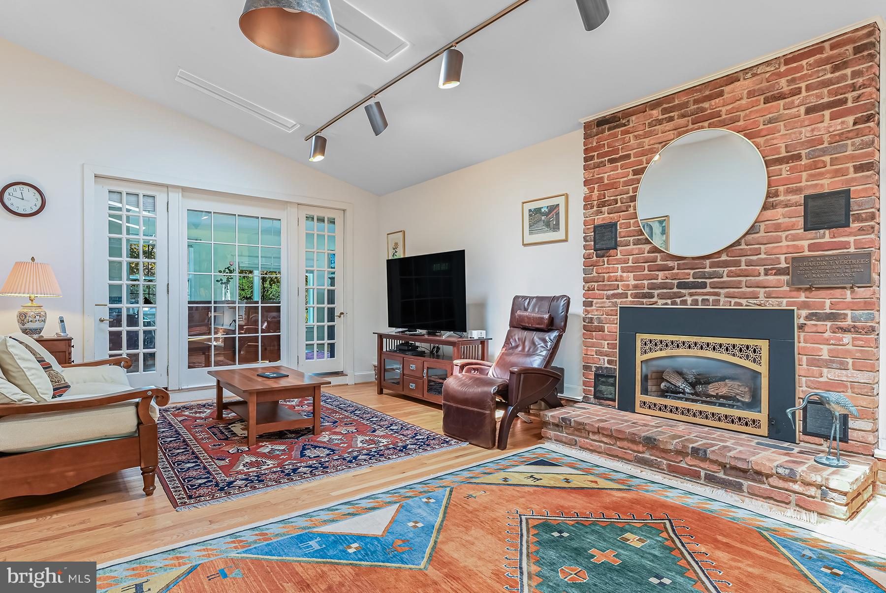 BROADVIEW ESTATES - Residential