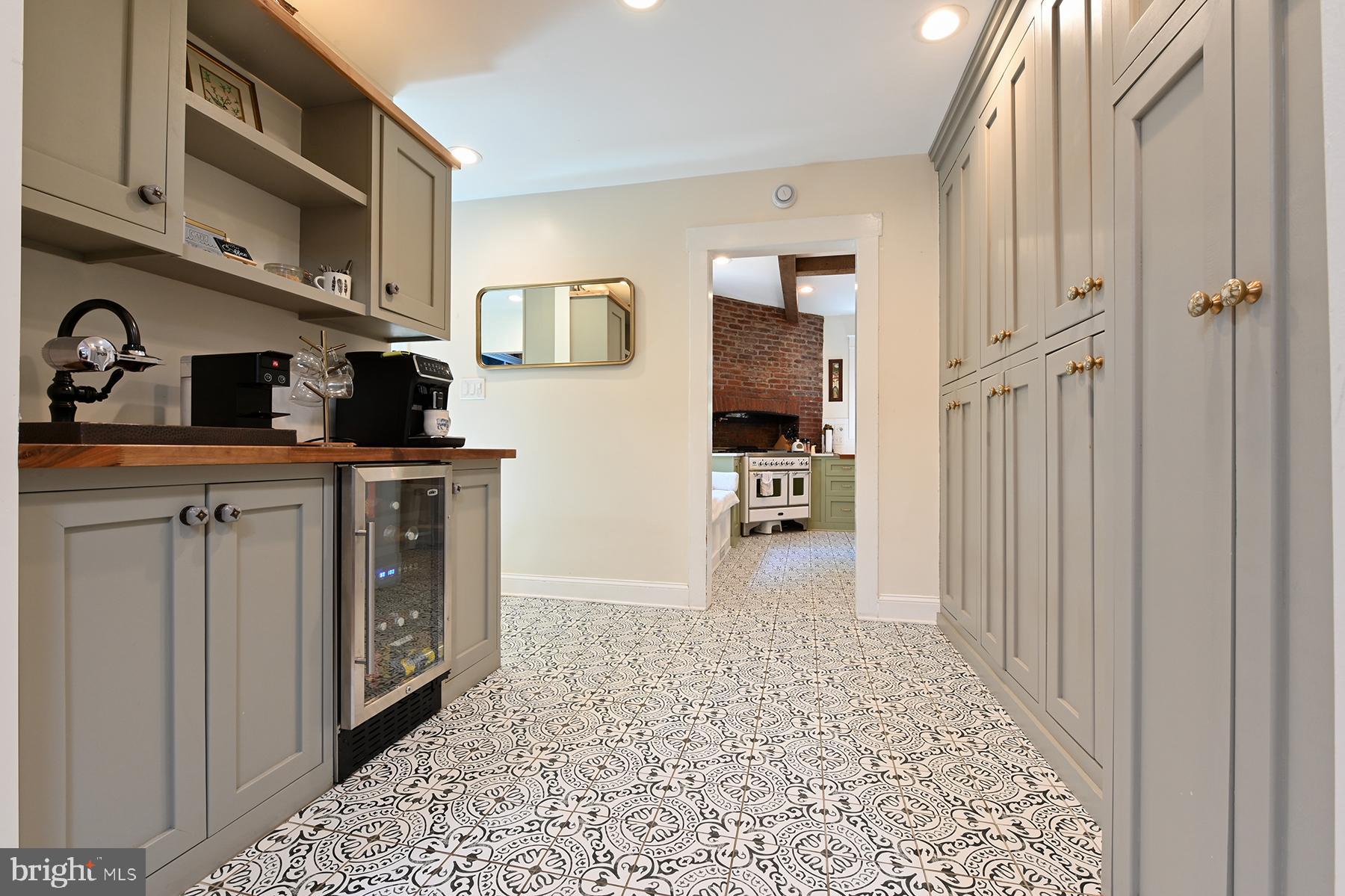 BROADVIEW ESTATES - Residential