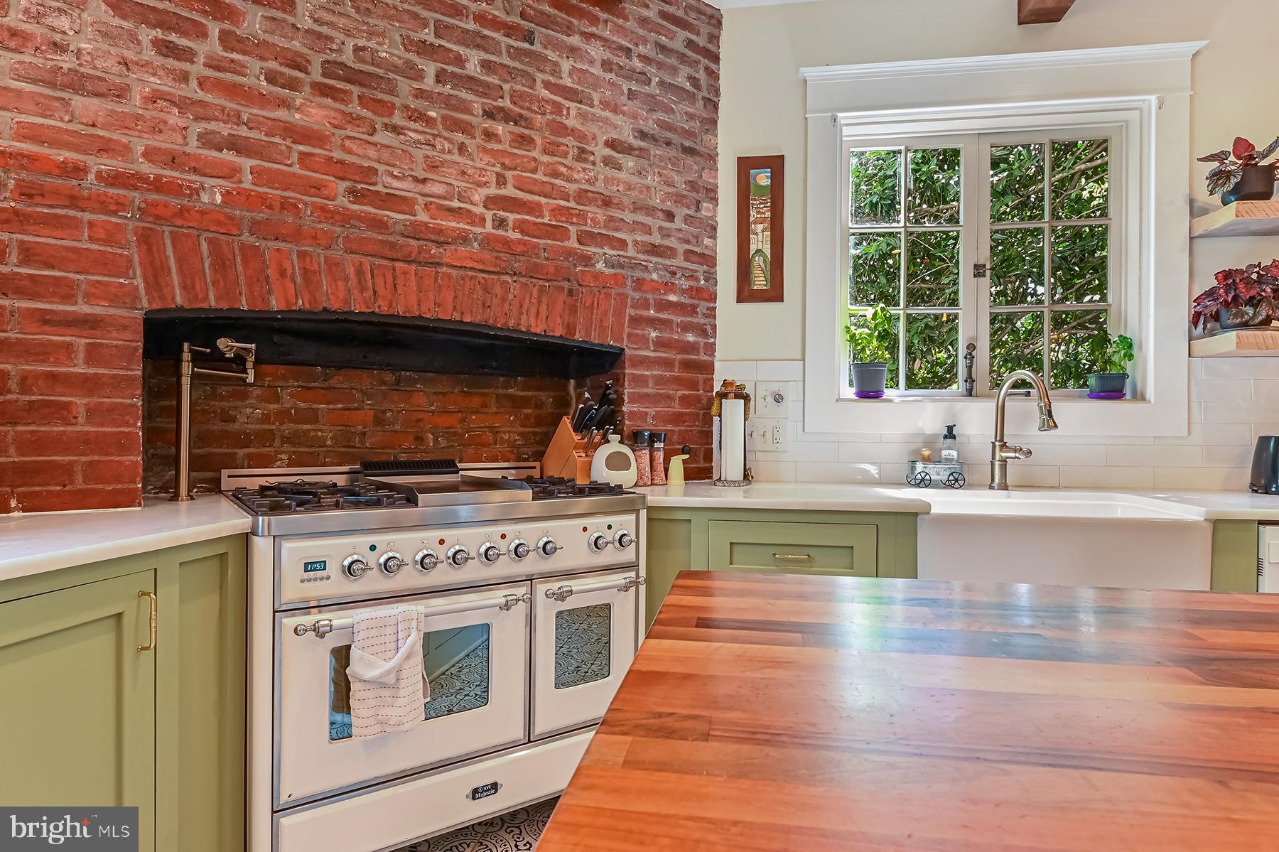 BROADVIEW ESTATES - Residential