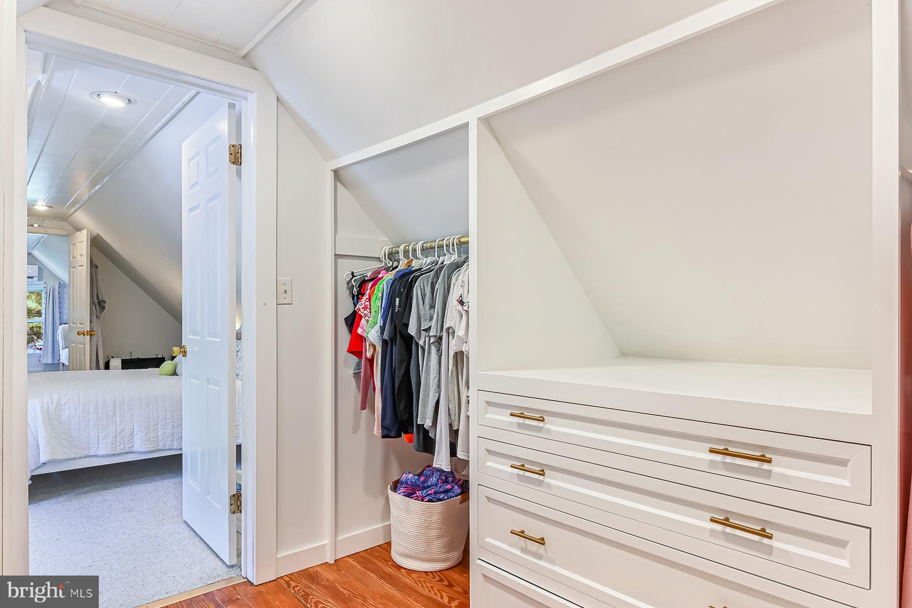 BROADVIEW ESTATES - Residential