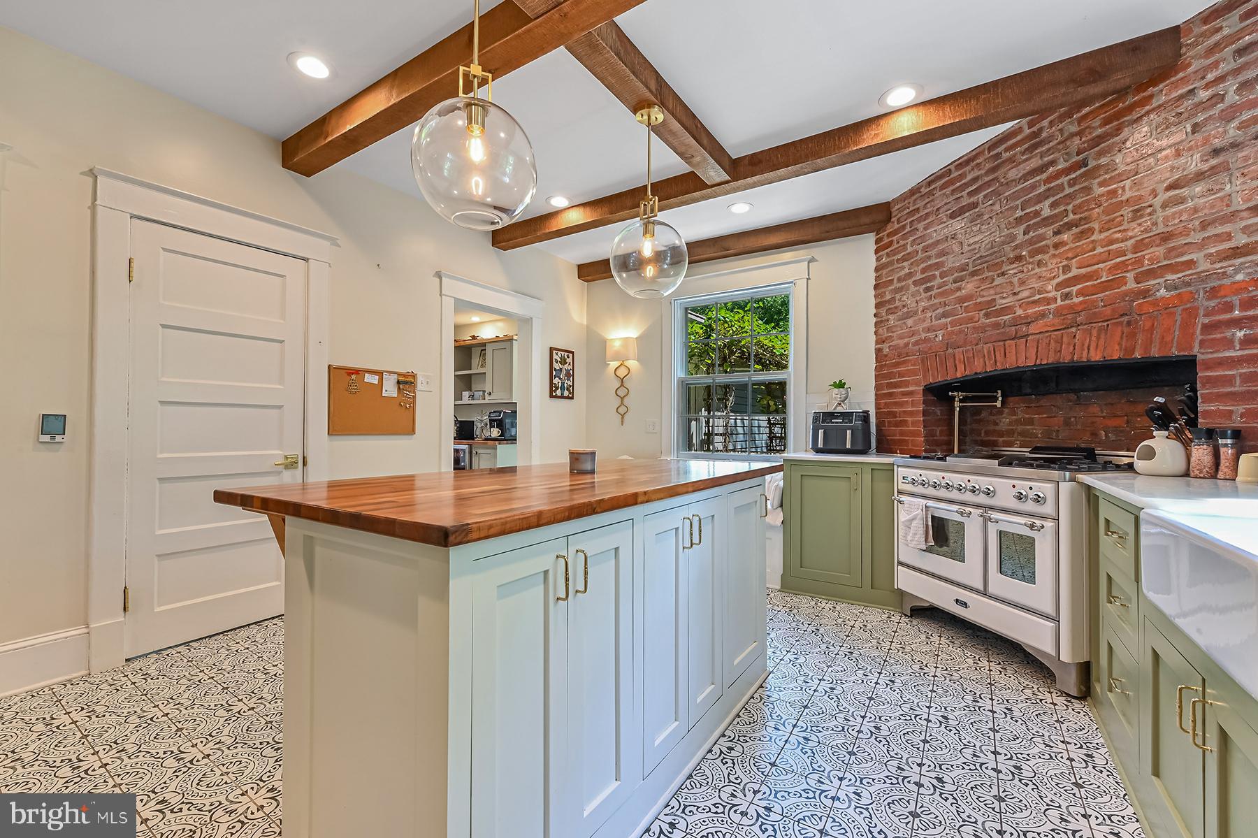 BROADVIEW ESTATES - Residential