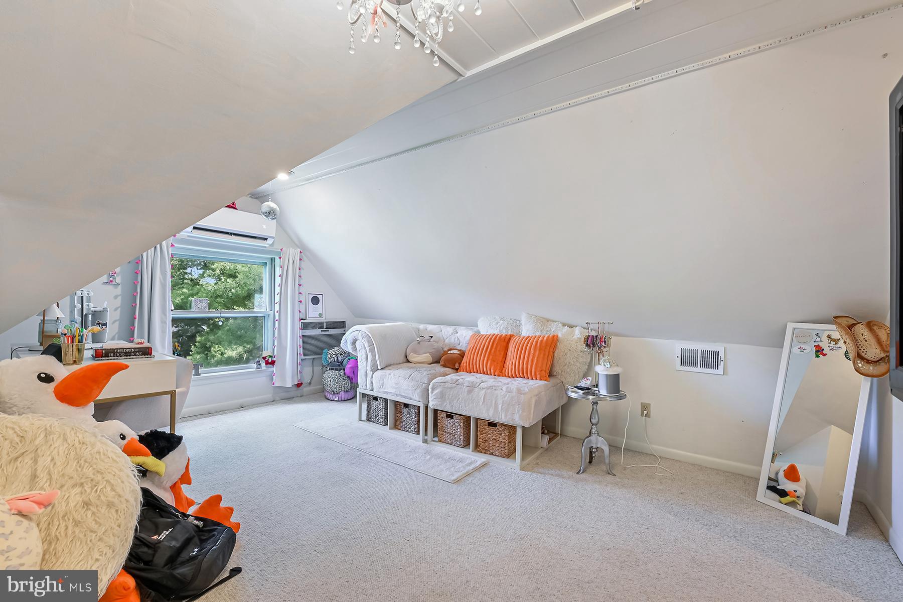 BROADVIEW ESTATES - Residential