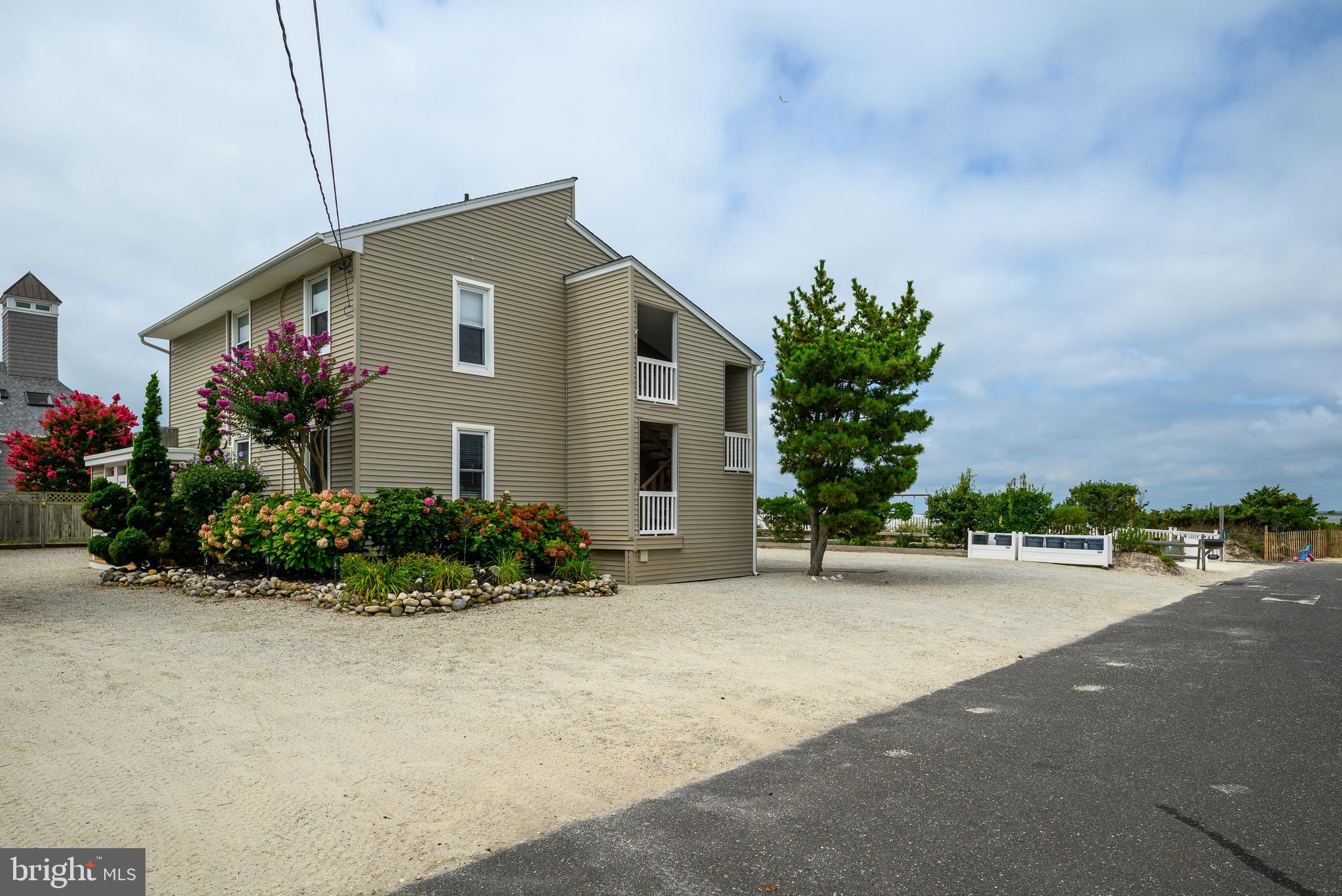 24 JOAN RD U-B