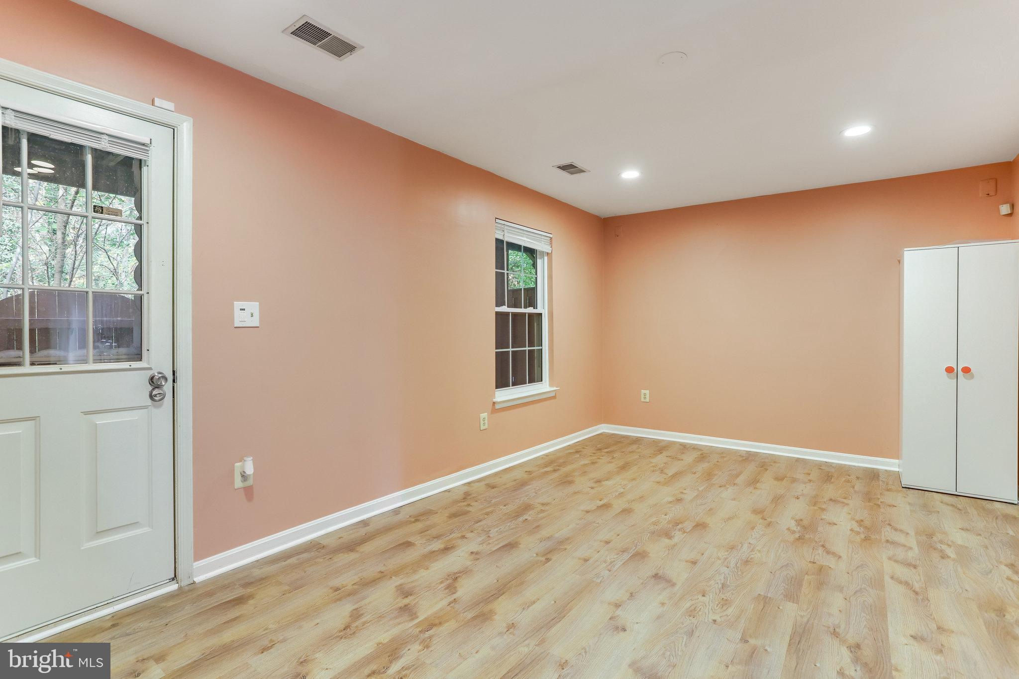 JAPONICA - Residential Lease