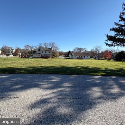 1716 NEWPORT DRIVE LANCASTER PA 17602