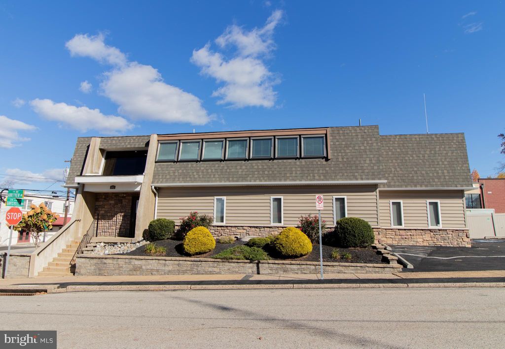 Photo of 301 Davisville Road, WILLOW GROVE, PA 19090 (MLS # PAMC2161026)