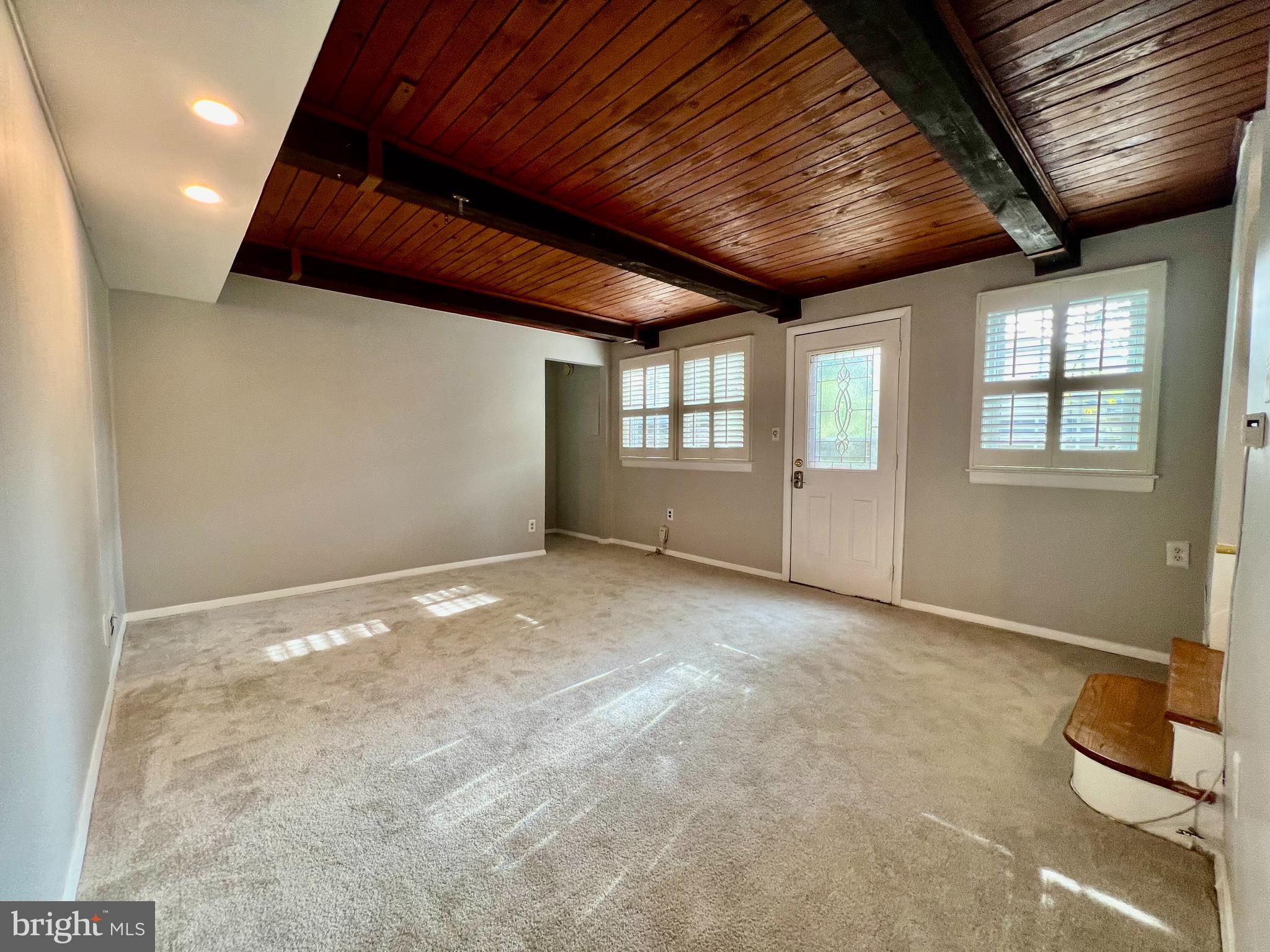 CRESTWOOD - Residential Lease