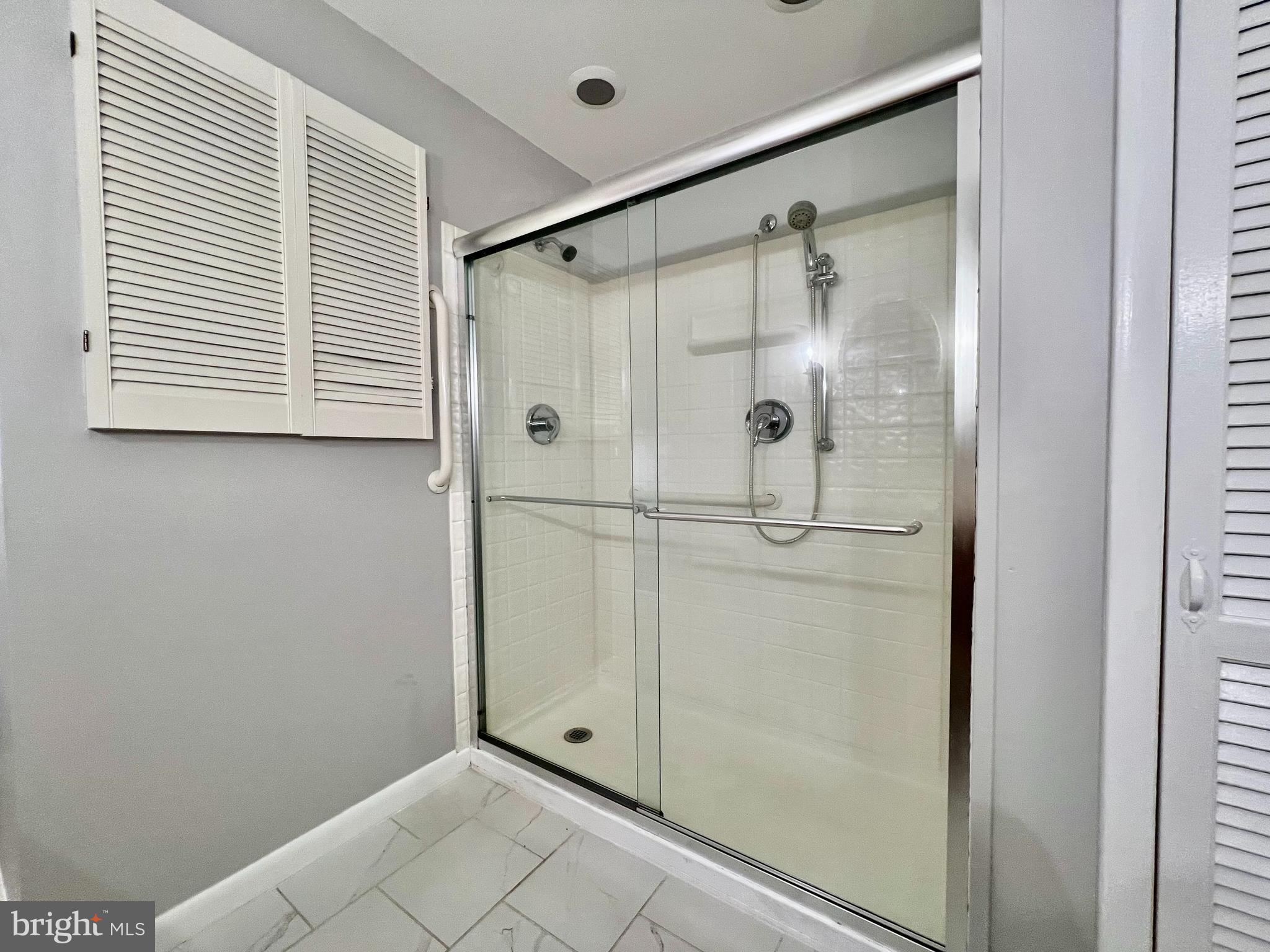 CRESTWOOD - Residential Lease