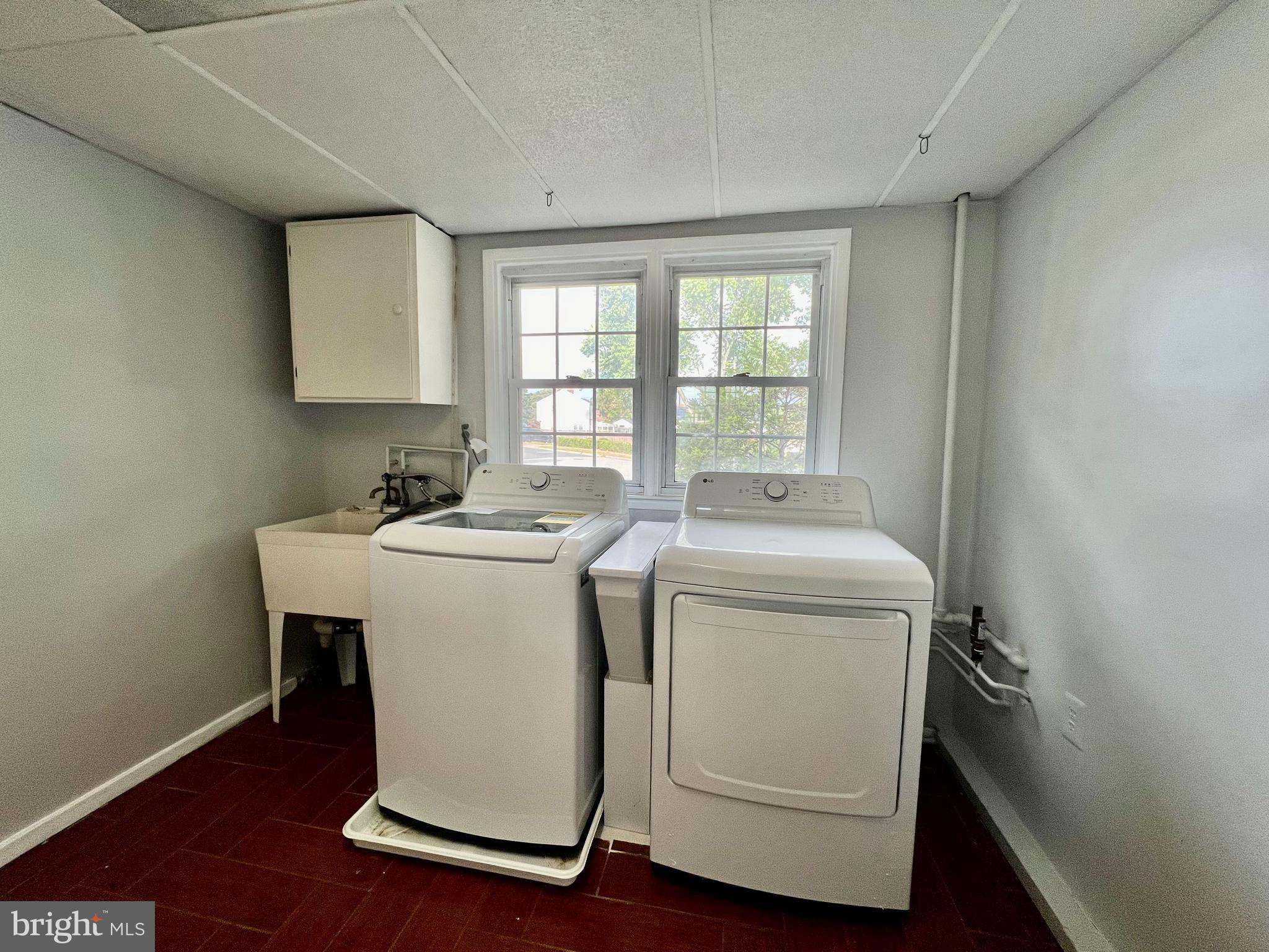 CRESTWOOD - Residential Lease