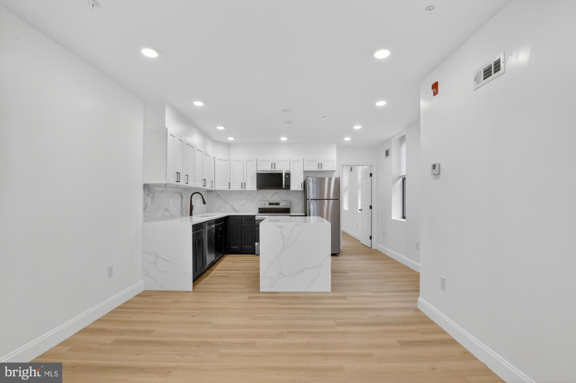 712 N AMERICAN STREET 1