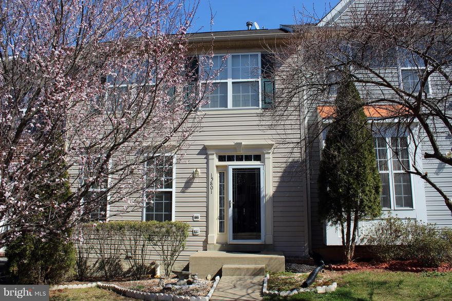 This listing offers an open floor plan with three finished levels, perfect for comfortable living. The spacious family-style kitchen features a raised breakfast bar and a separate formal dining room, ideal for gatherings. Upstairs, you'll find three bedrooms, including a master suite complete with a separate shower and soaker tub. The lower level includes a recreation room and a private teen suite, providing additional space and versatility. Walk out to a level yard, offering outdoor space for relaxation or activities. A must-see home for those seeking style and convenience.