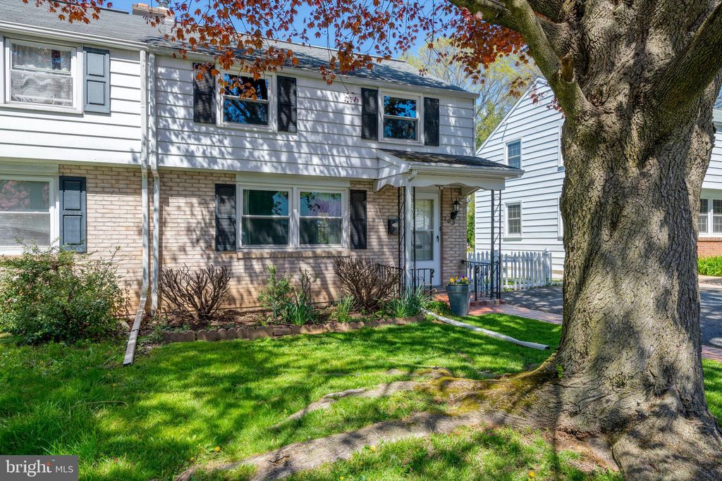 Photo of 203 Elizabeth Drive, Lancaster, PA 17601 (MLS # PALA2049288)