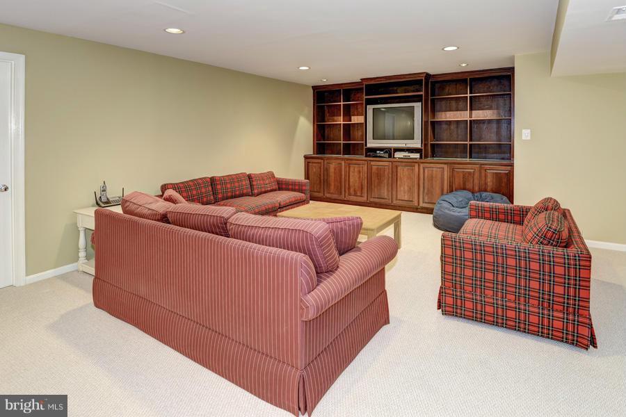 FOX HILLS - Residential