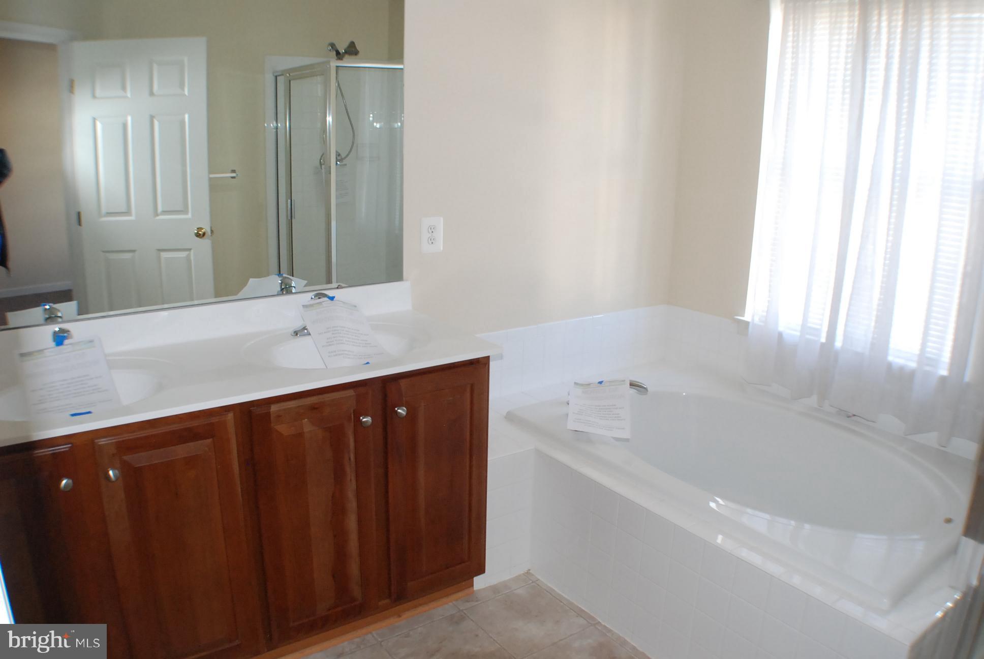 LAKELAND PLACE - Residential