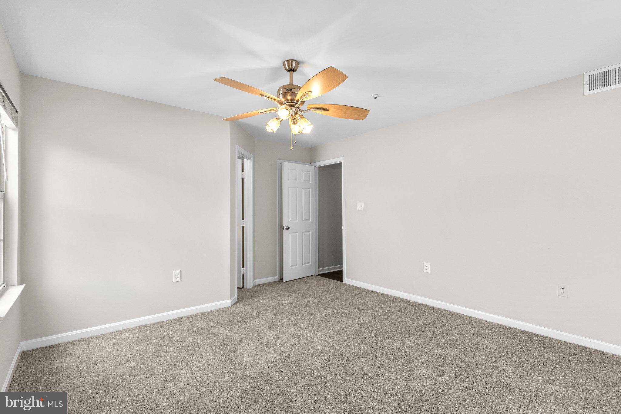 LAKE POINTE AT TOWN CENTER - Residential