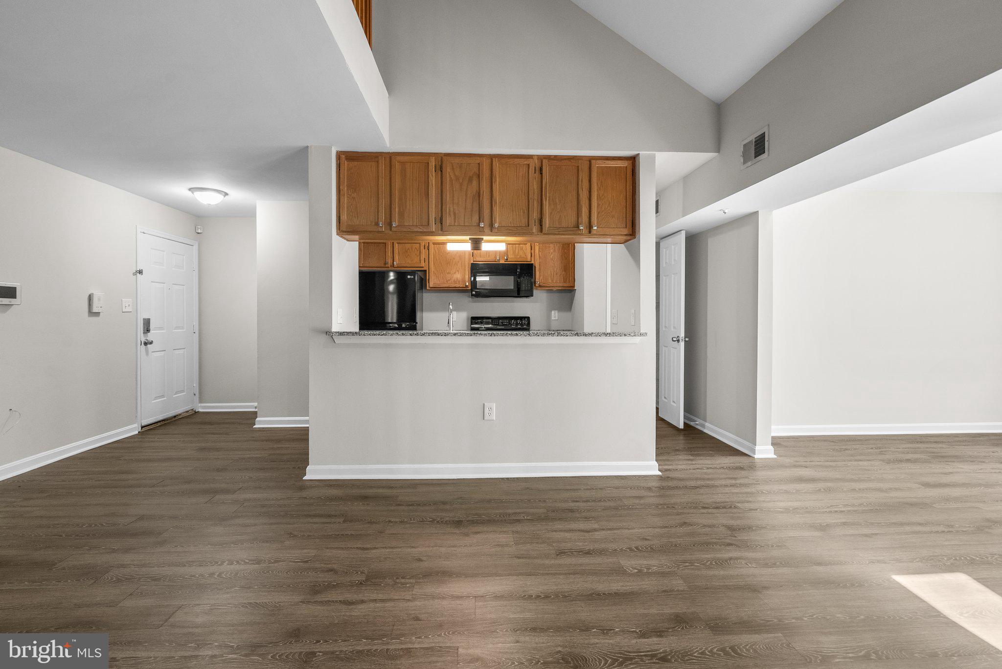 LAKE POINTE AT TOWN CENTER - Residential