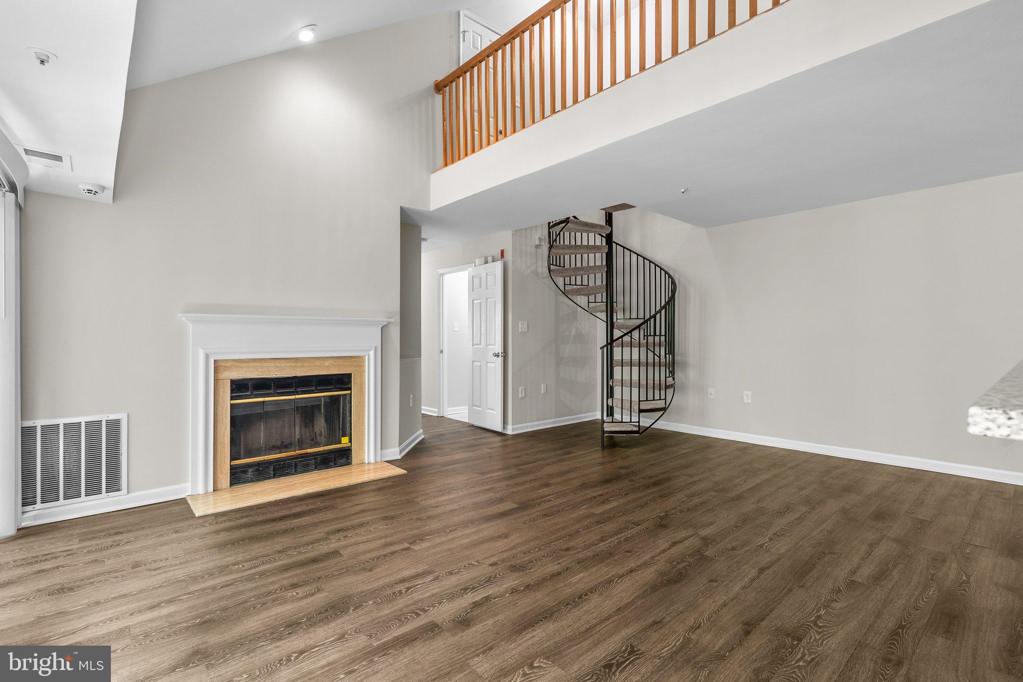 LAKE POINTE AT TOWN CENTER - Residential