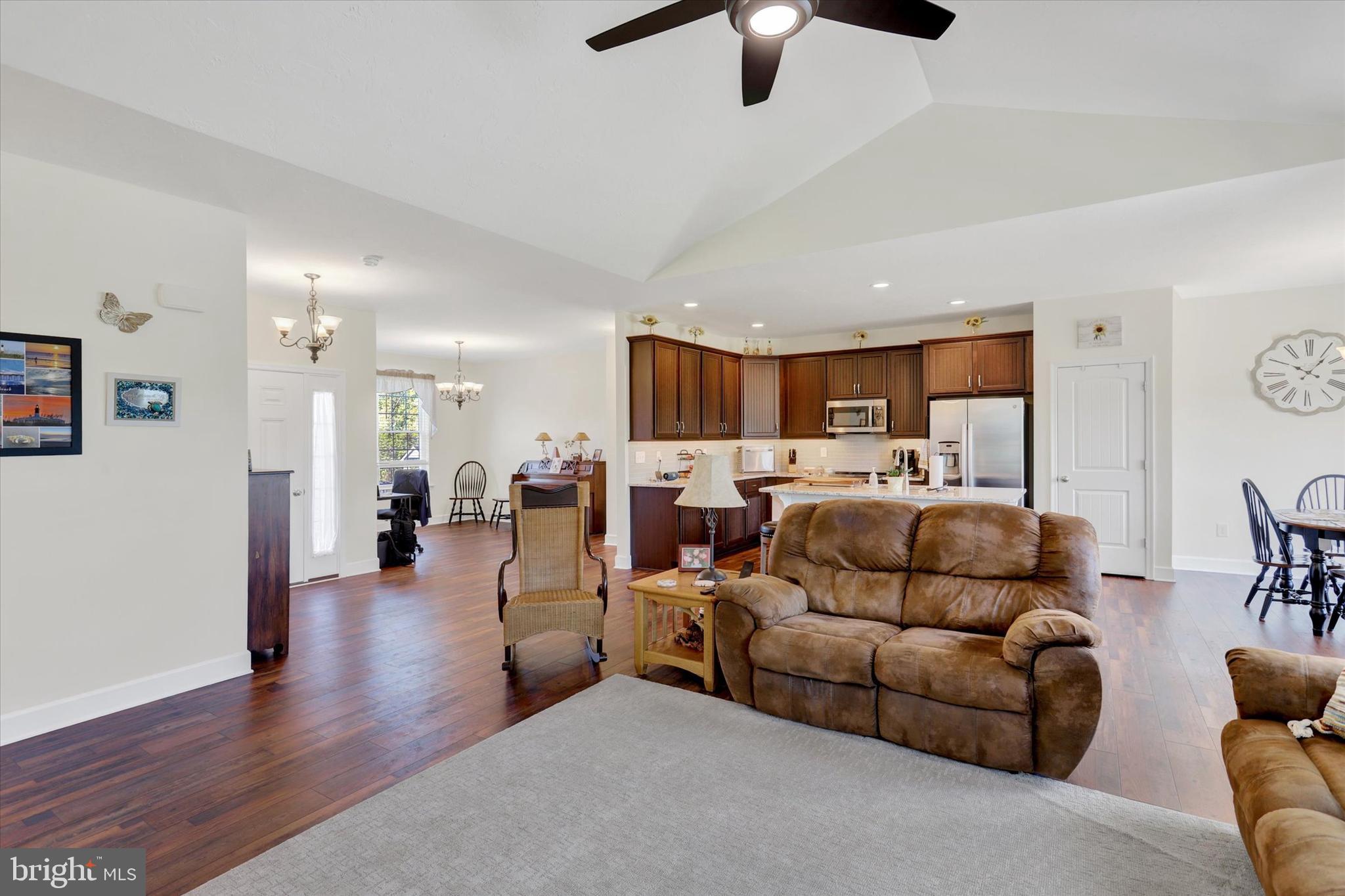 THORNBURY HUNT II - Residential