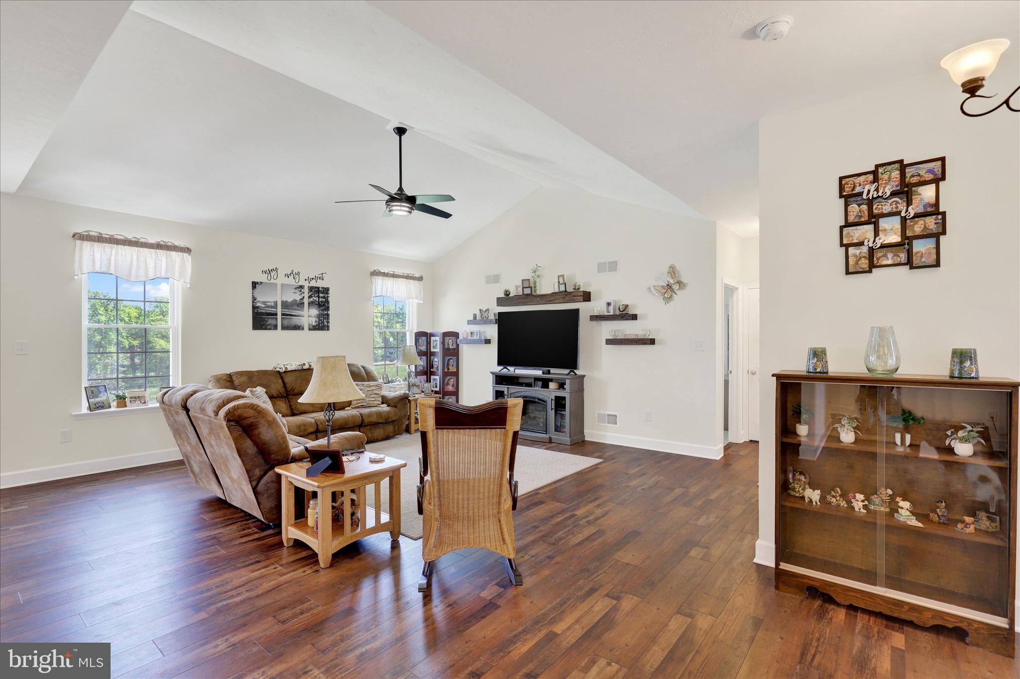 THORNBURY HUNT II - Residential