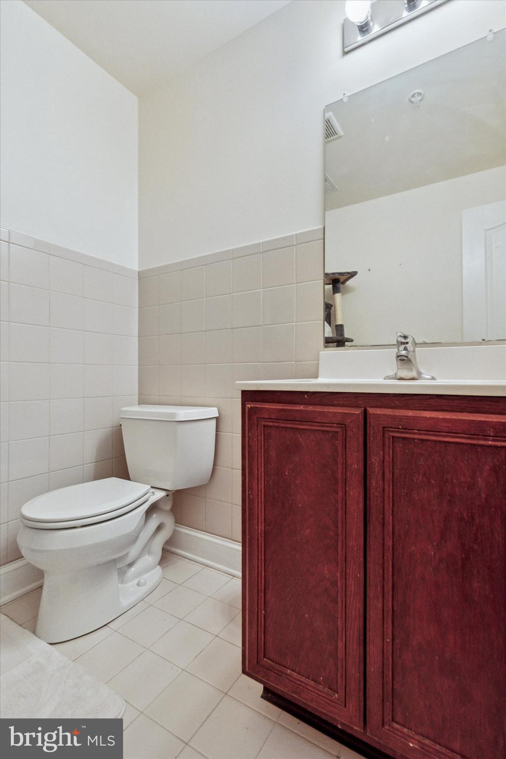 TH AT HERITAGE CNTR - Residential Lease