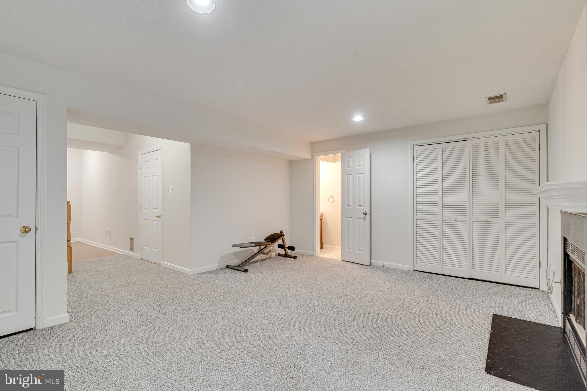 ENGLEWOOD MEWS - Residential Lease