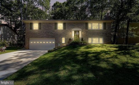 Photo of 16040 Fairway Drive, DUMFRIES, VA 22025 (MLS # VAPW2111964)